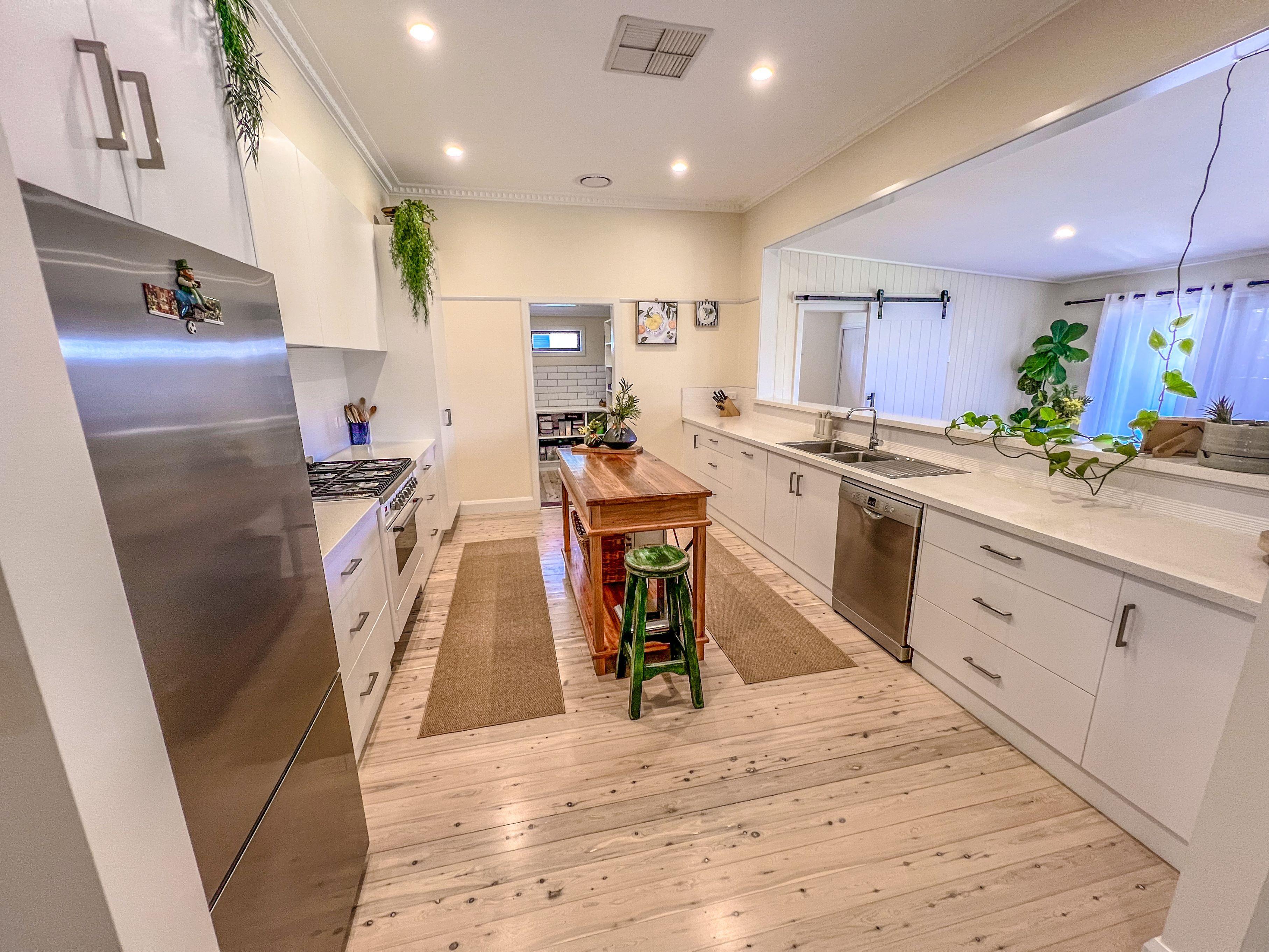 House for Sale: Deniliquin, NSW 2710, NSW, 2710