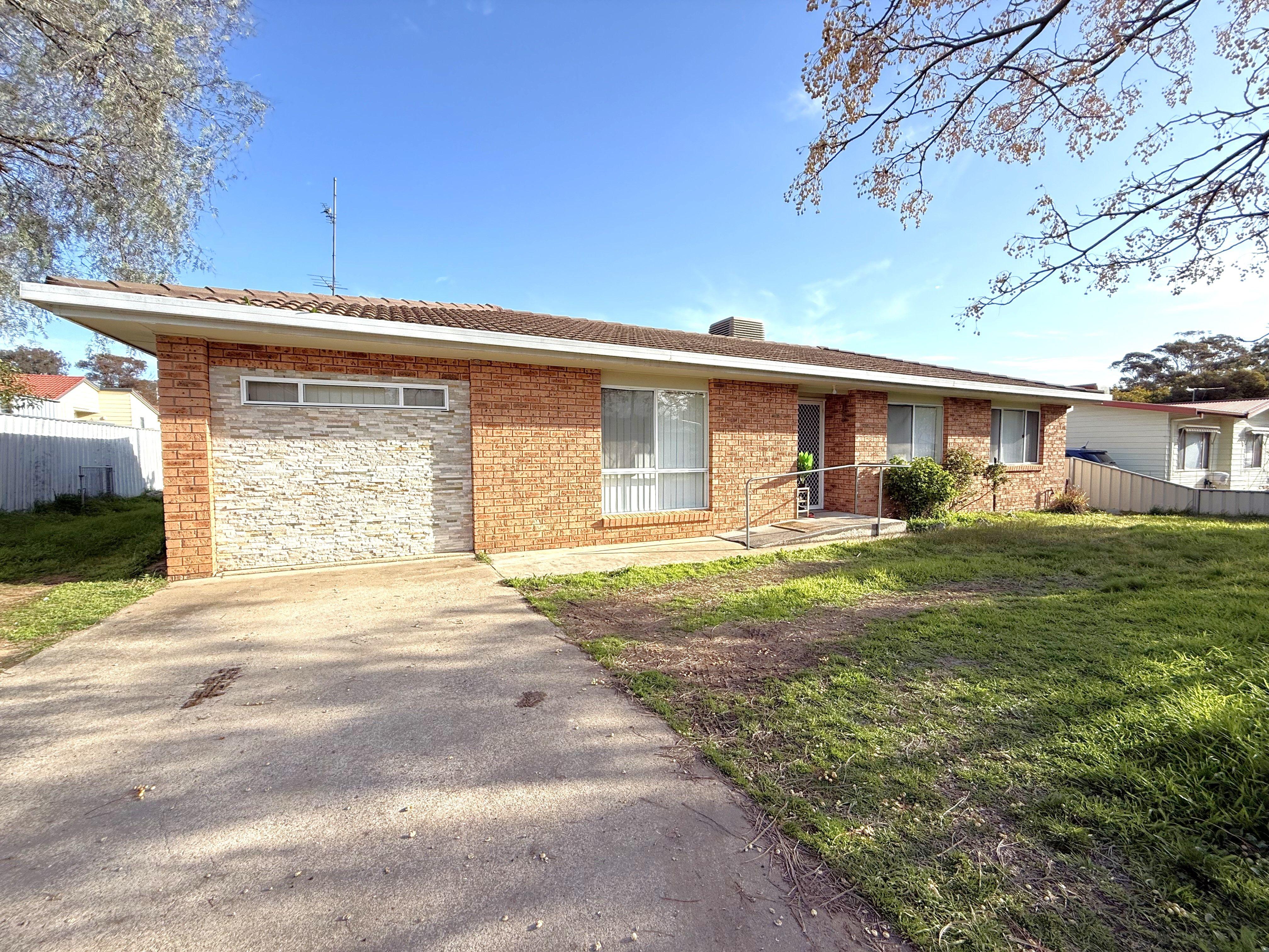 Prop-GPT: House: NSW Young, NSW 2594 Home For Sale