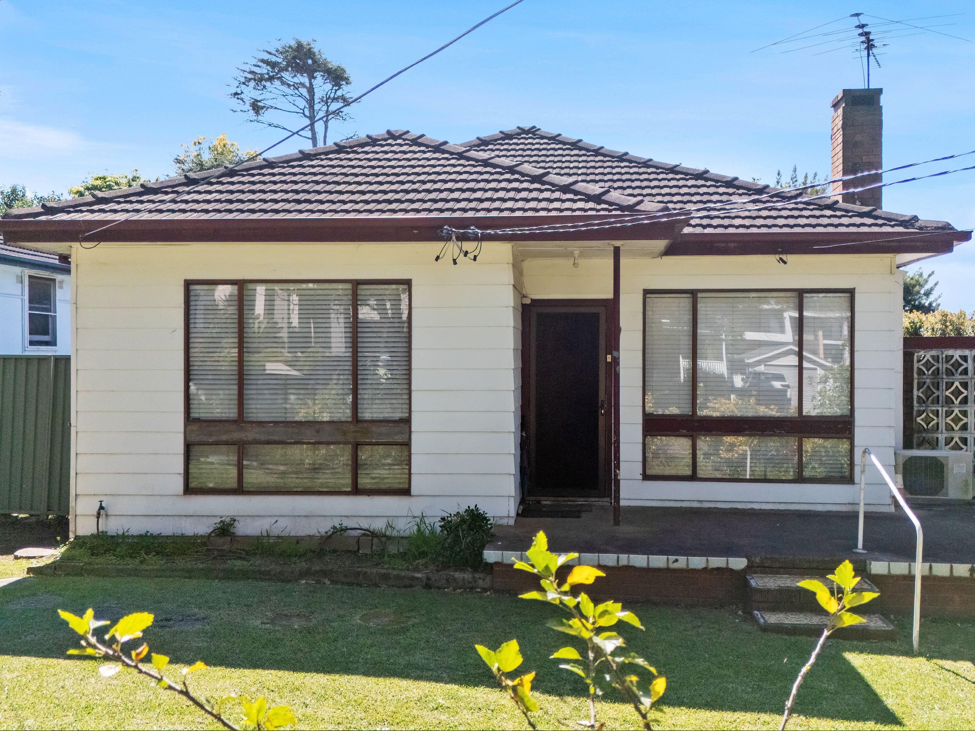 Prop-GPT: House: NSW Peakhurst, NSW 2210 Home For Sale