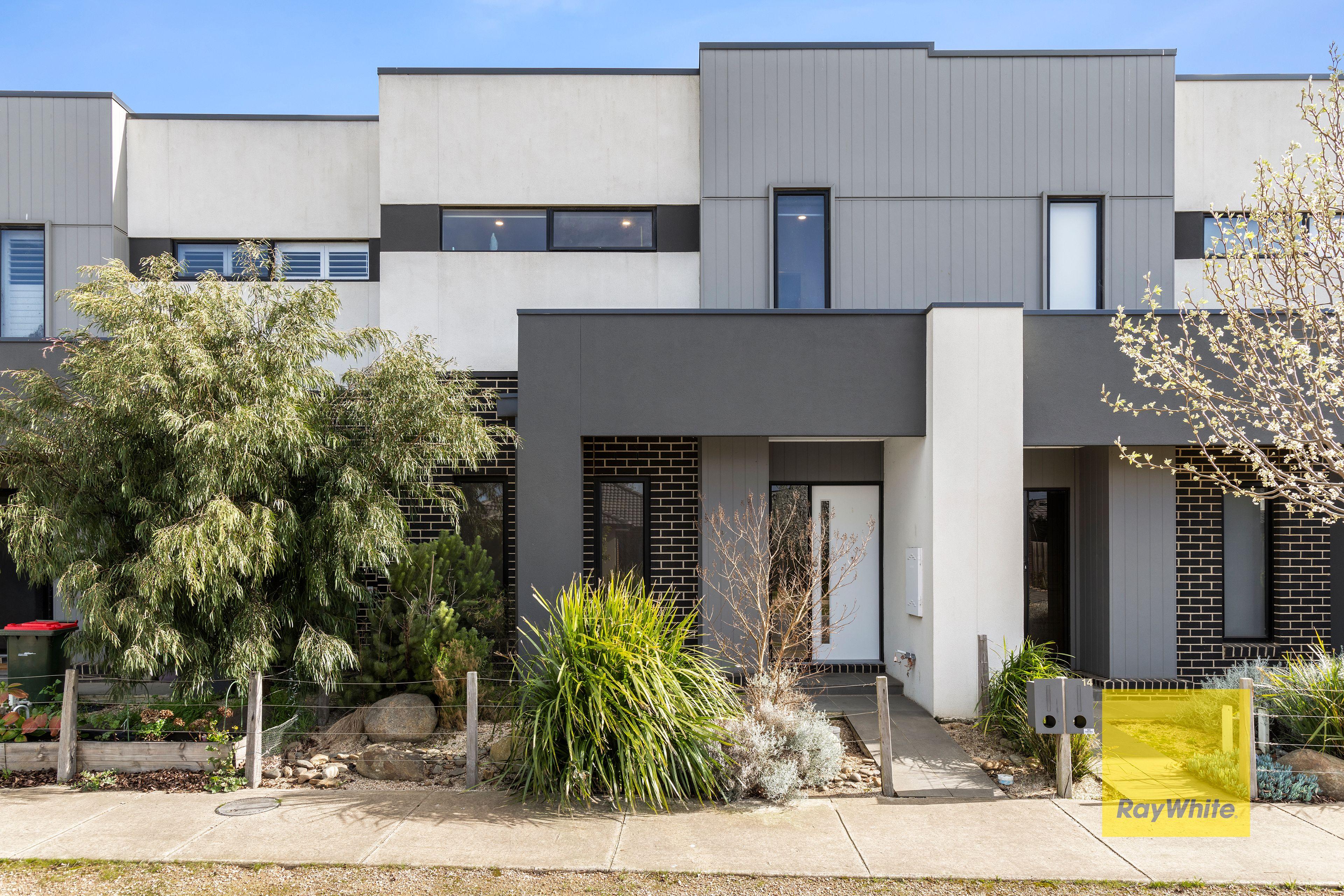 Prop-GPT: Townhouse: VIC Armstrong Creek, VIC 3217 Home For Sale