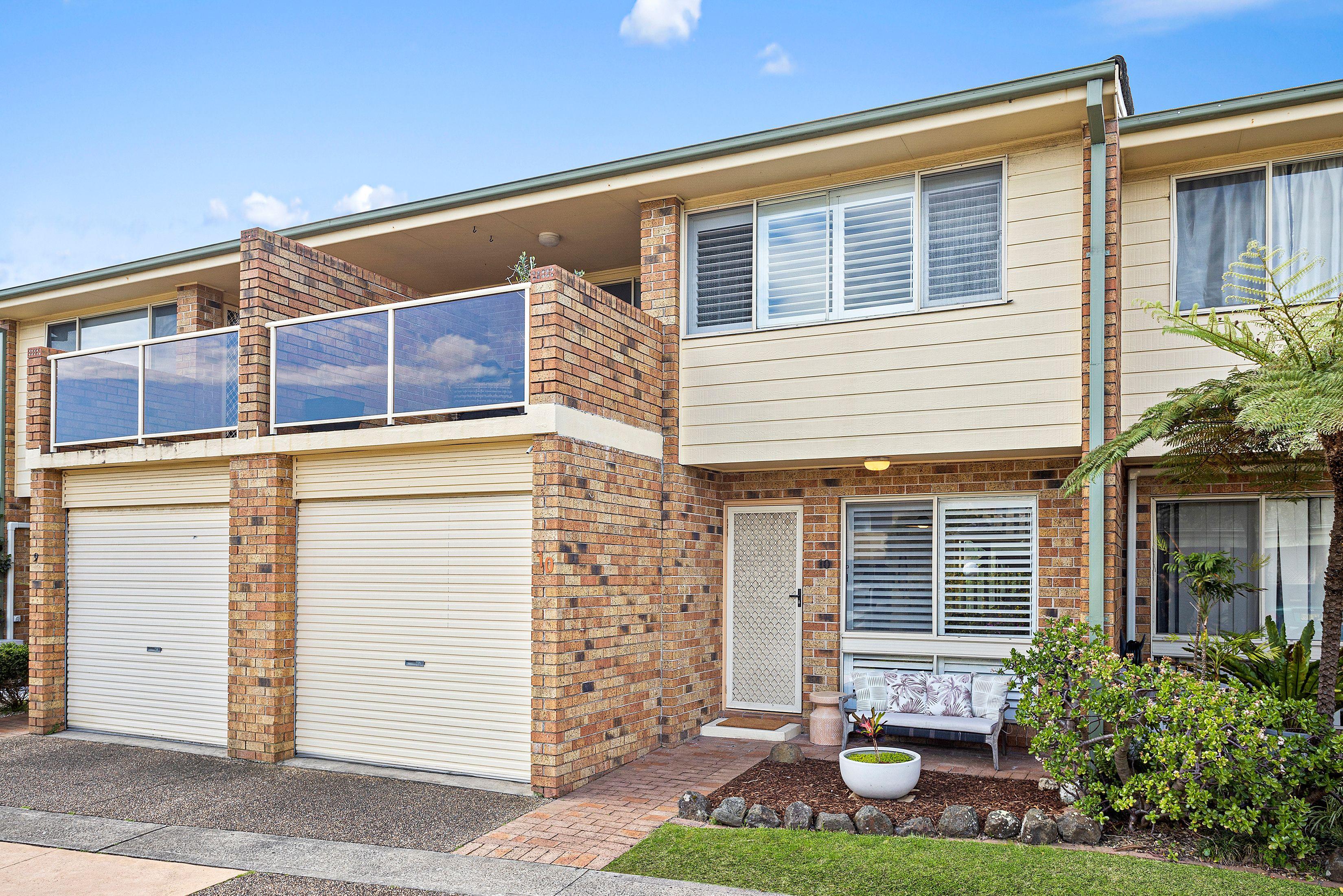 Prop-GPT: Townhouse: NSW Warilla, NSW 2528 Home For Sale