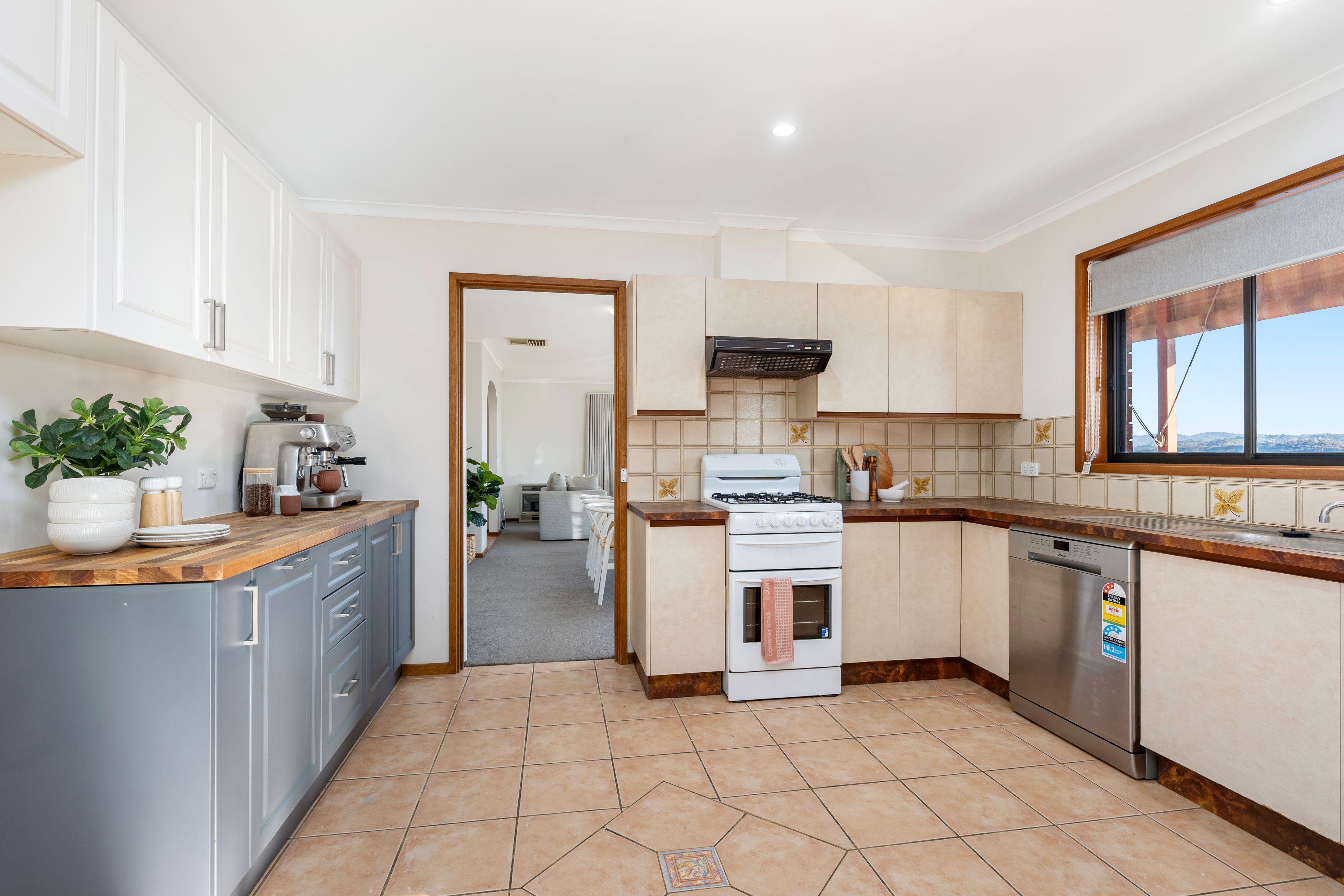 House for Sale: Lavington, NSW 2641, NSW, 2641