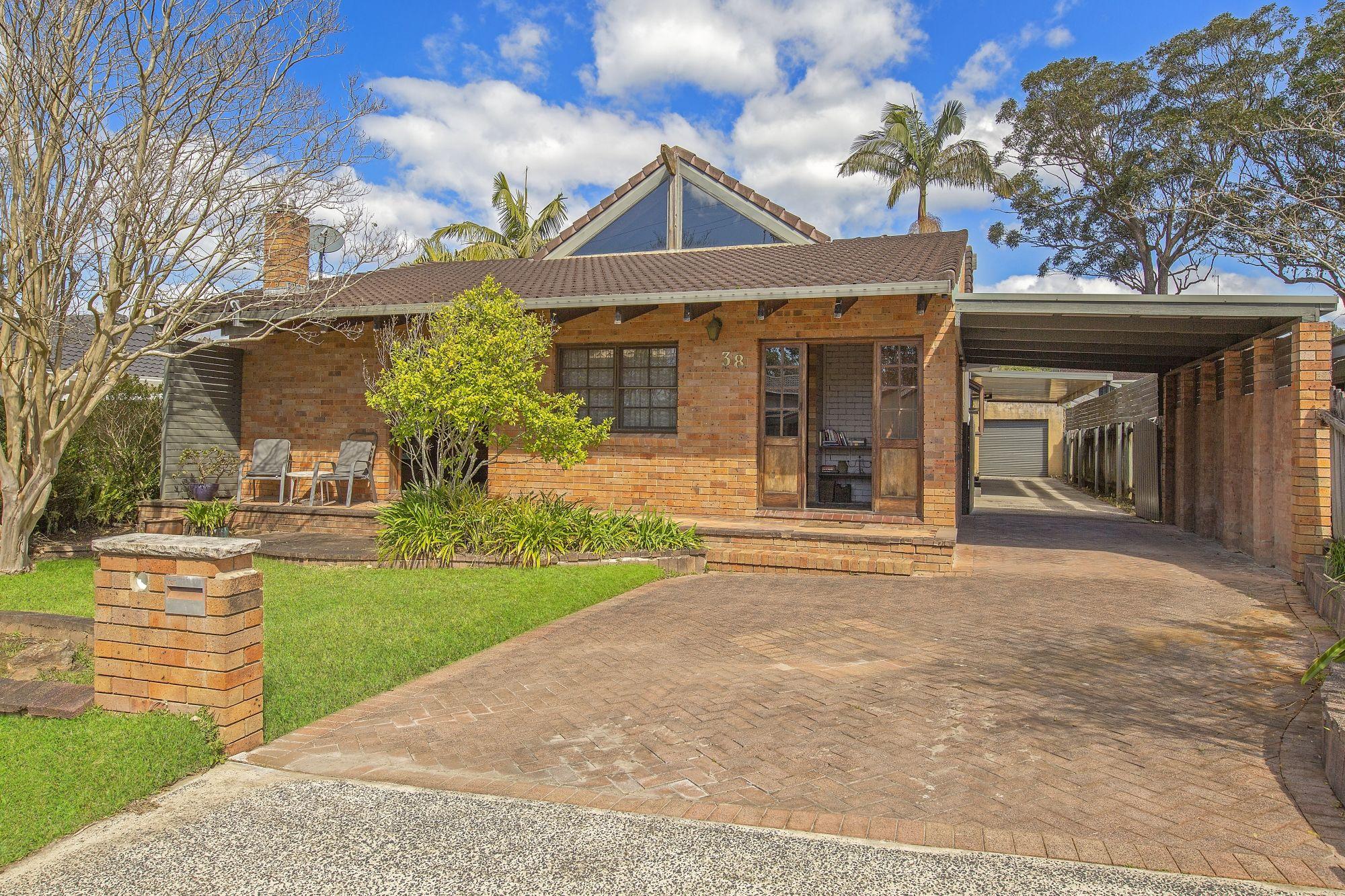 Prop-GPT: House: NSW Berkeley Vale, NSW 2261 Home For Sale
