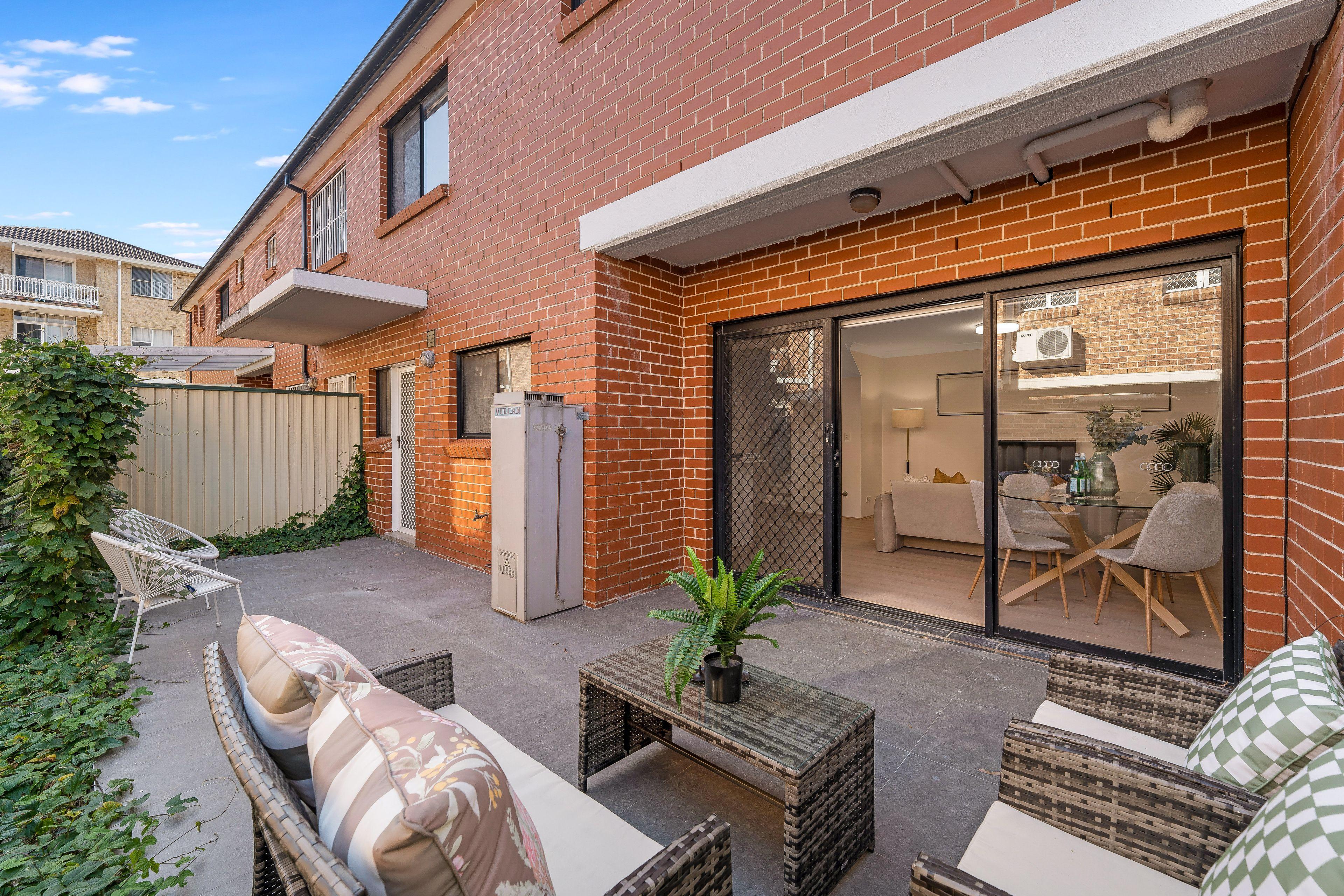 Townhouse for Sale: Hurstville, NSW 2220, NSW, 2220