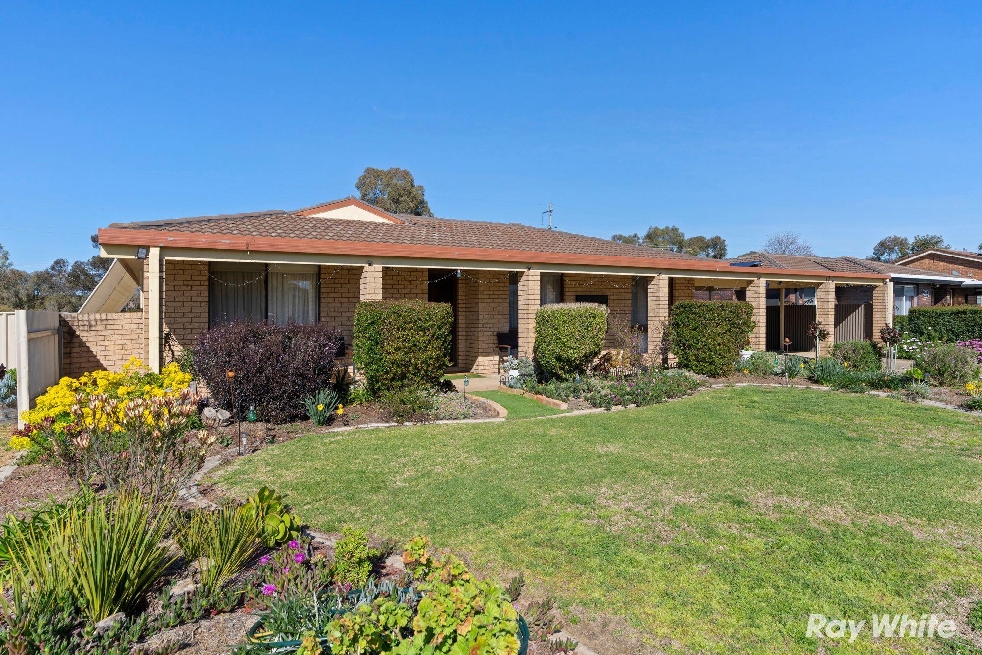 Prop-GPT: House: NSW Glenfield Park, NSW 2650 Home For Sale