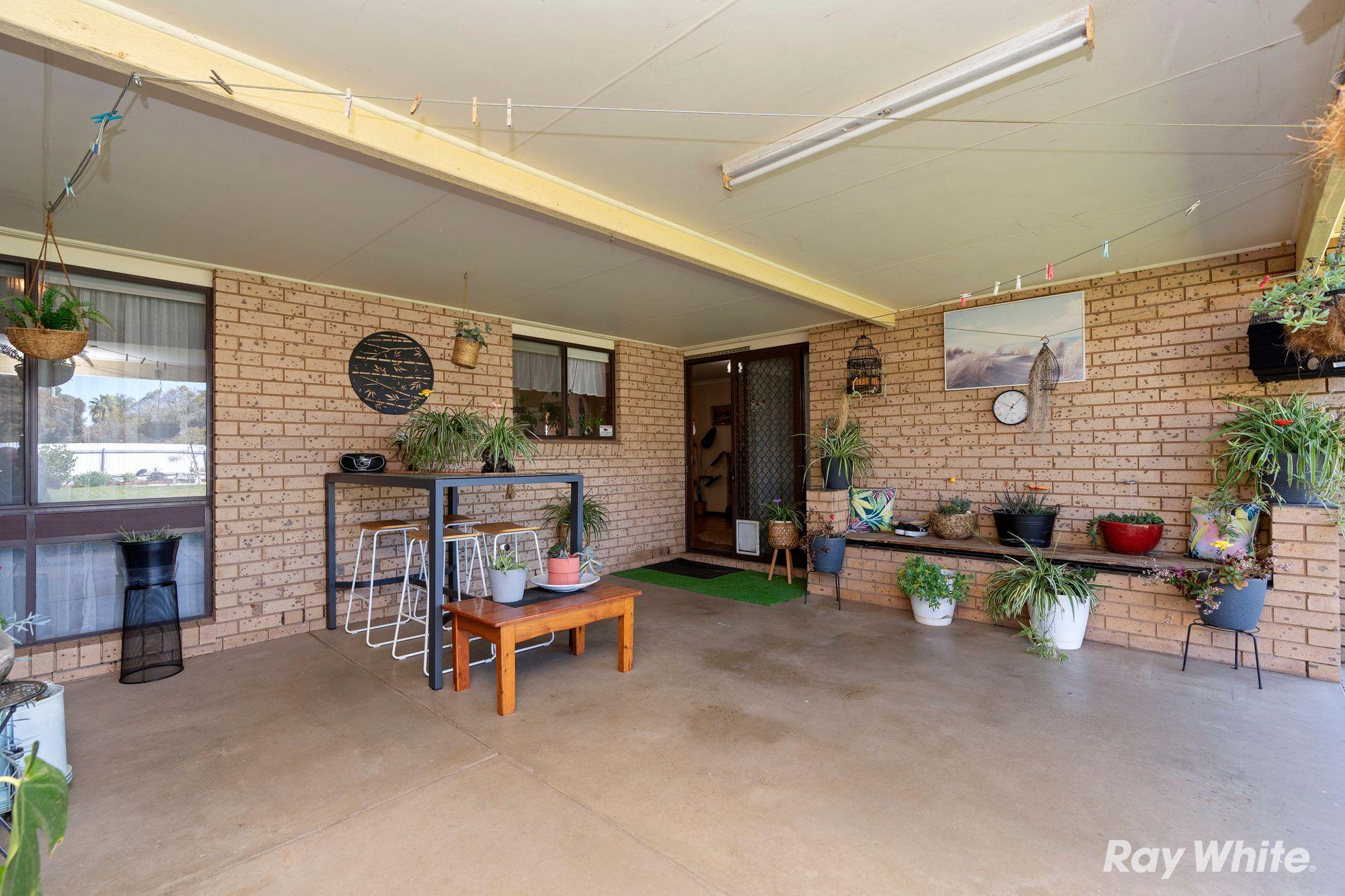 House for Sale: Glenfield Park, NSW 2650, NSW, 2650