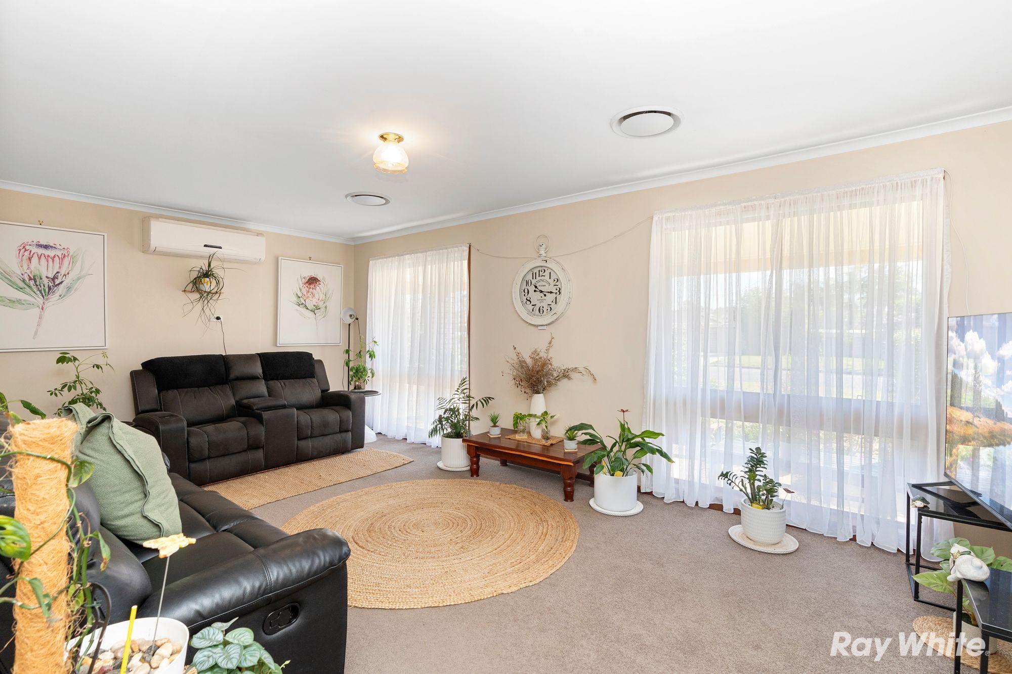 House for Sale: Glenfield Park, NSW 2650, NSW, 2650