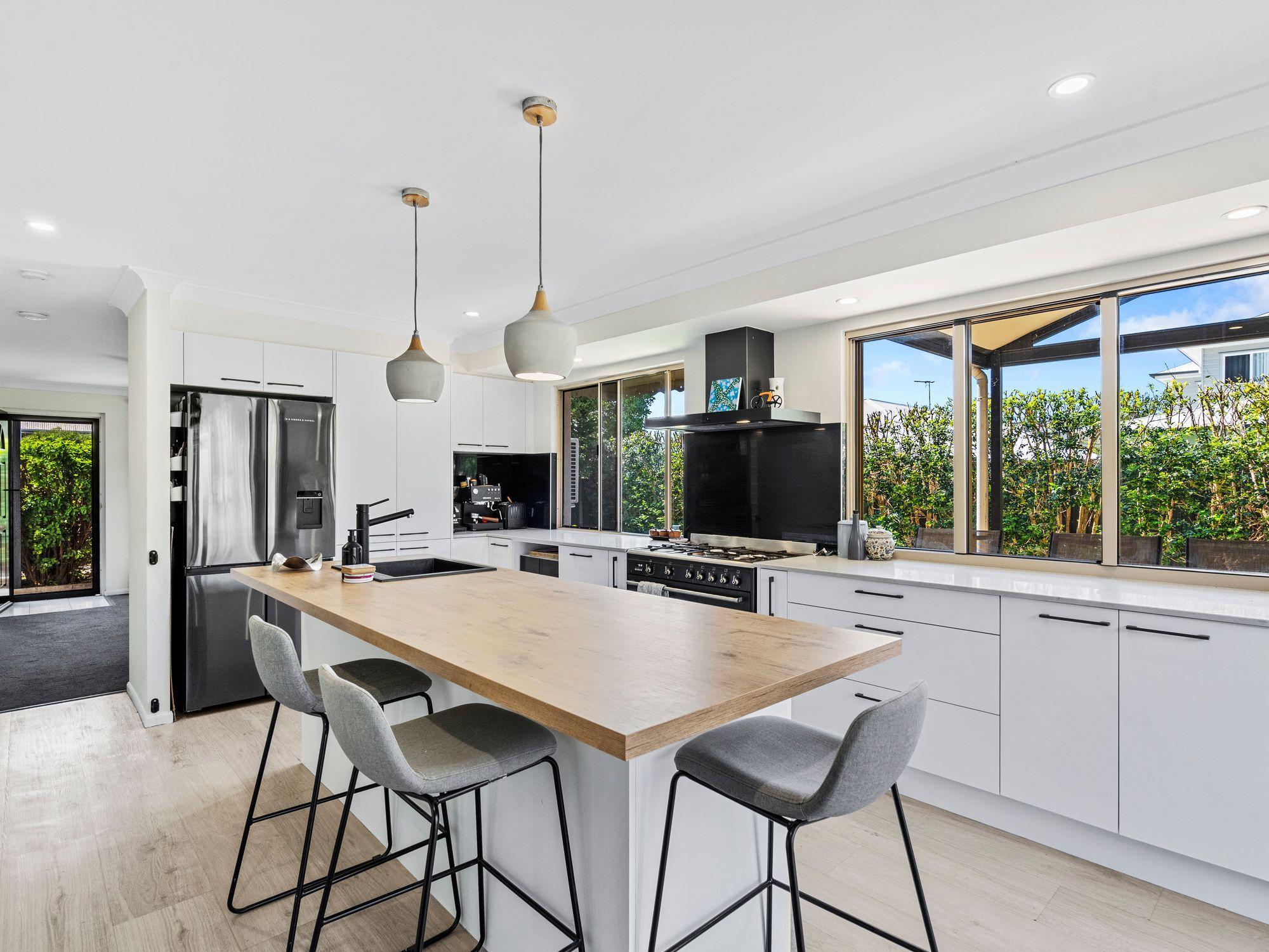 Prop-GPT: Townhouse: QLD Chermside, QLD 4032 Home For Sale