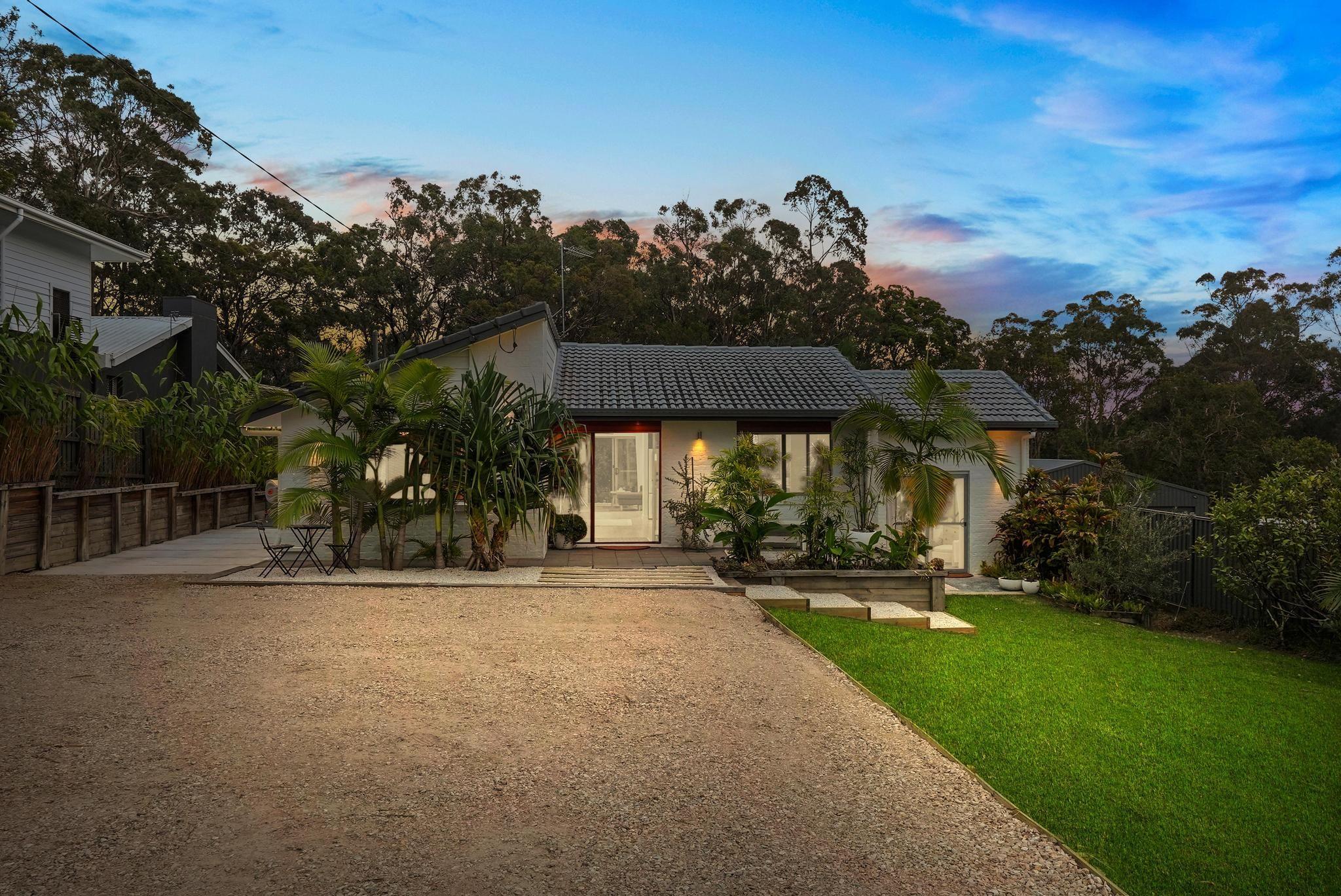 Prop-GPT: House: QLD Elanora, QLD 4221 Home For Sale