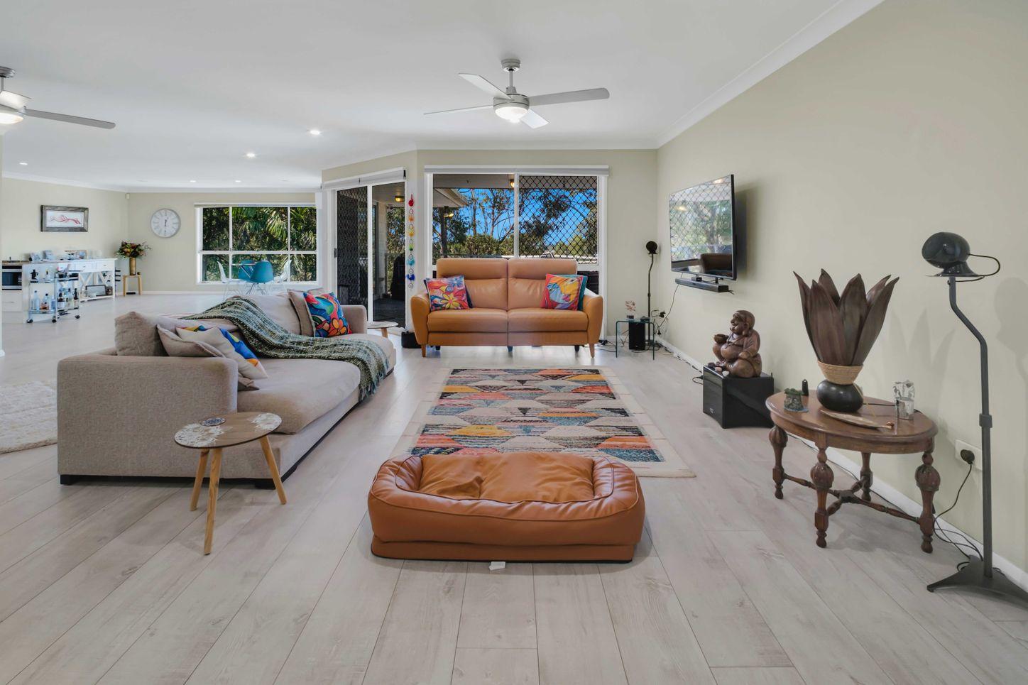 Prop-GPT: House: QLD Molendinar, QLD 4214 Queensland 4214
