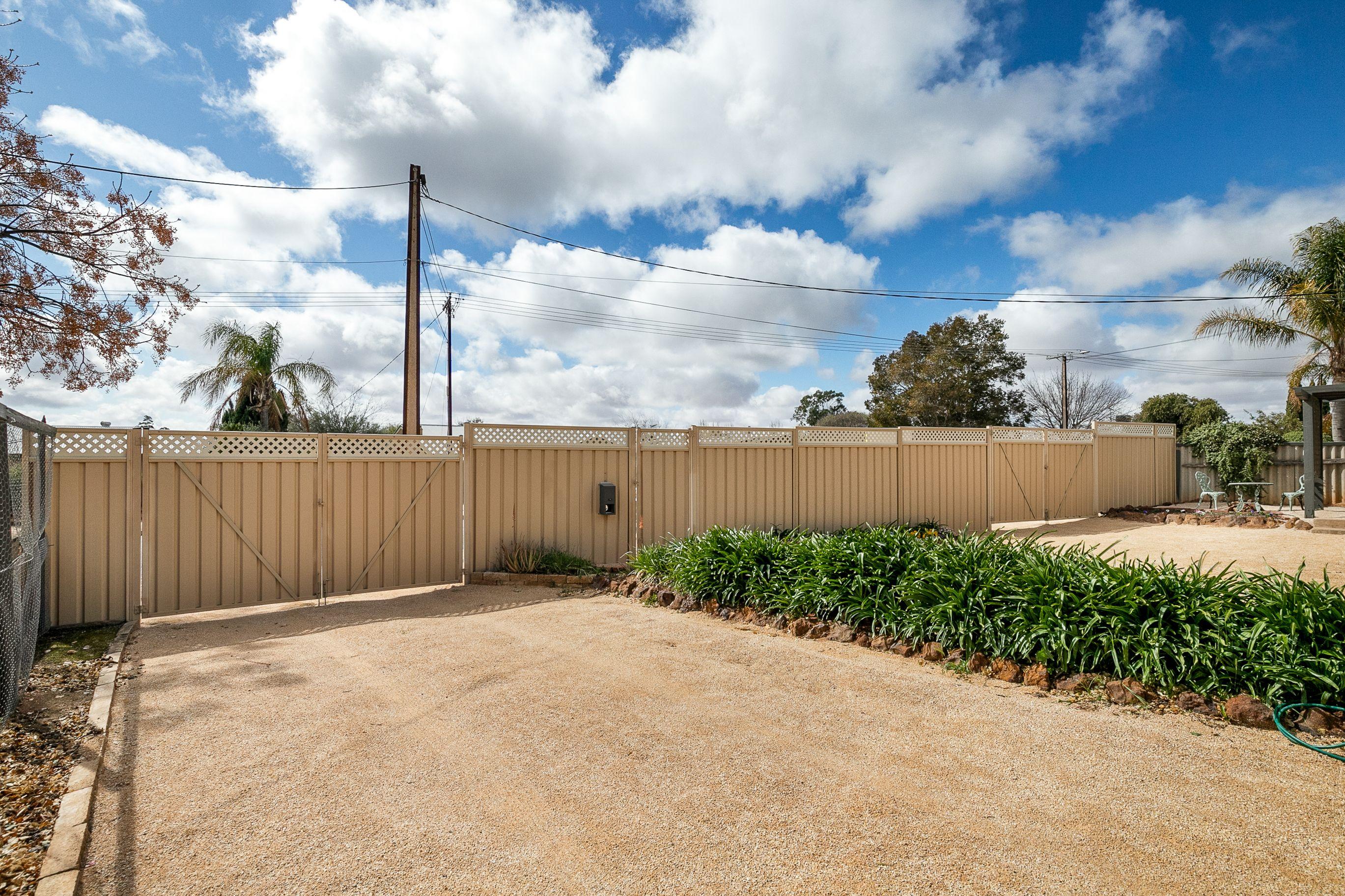 House for Sale: Loxton, SA 5333, SA, 5333