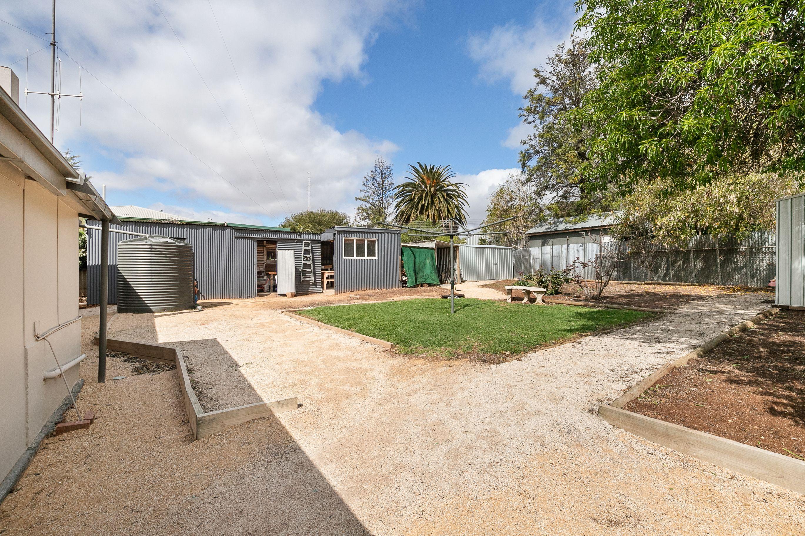House for Sale: Loxton, SA 5333, SA, 5333