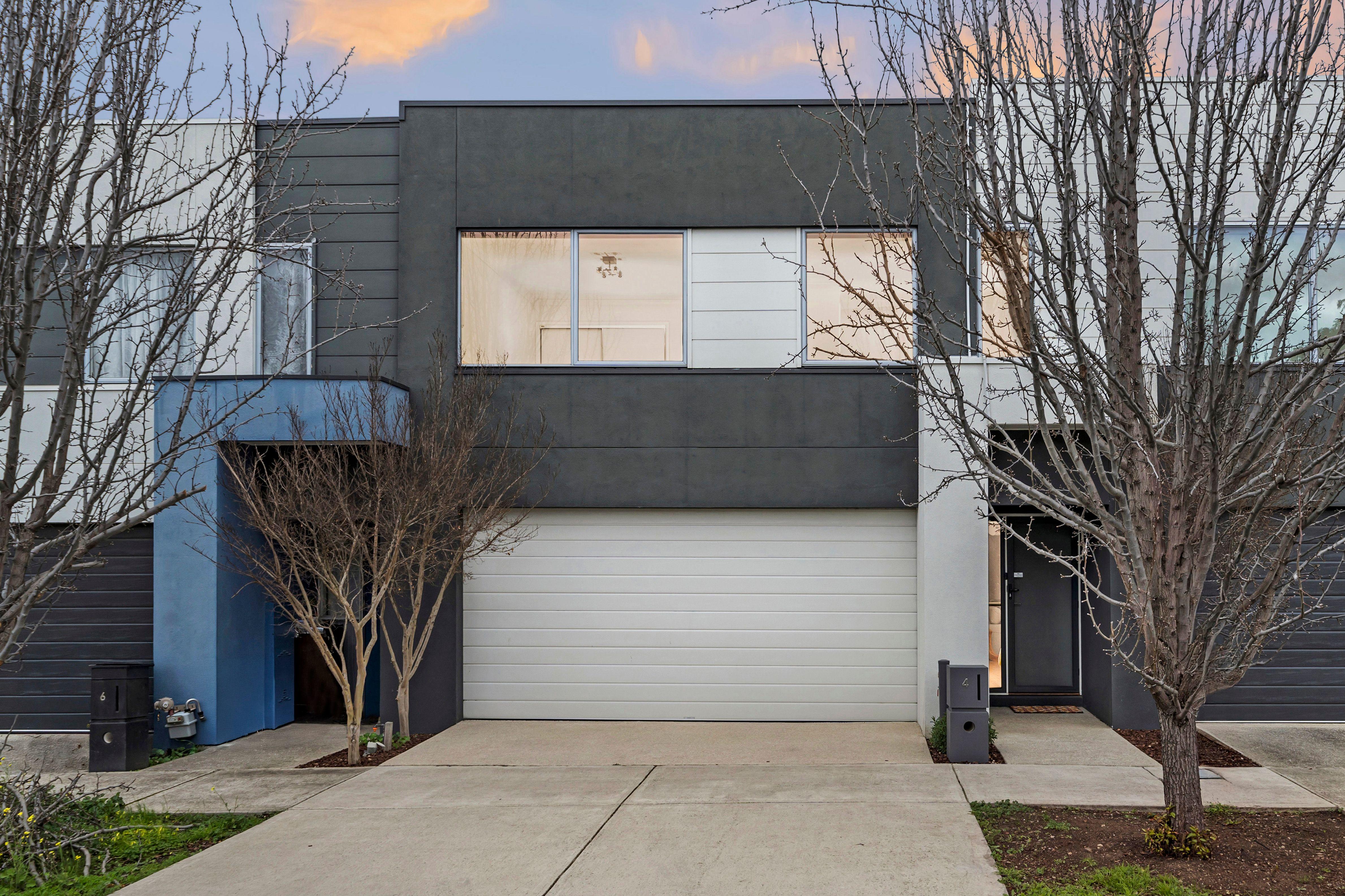 Prop-GPT: Townhouse: VIC Epping, VIC 3076 Home For Sale