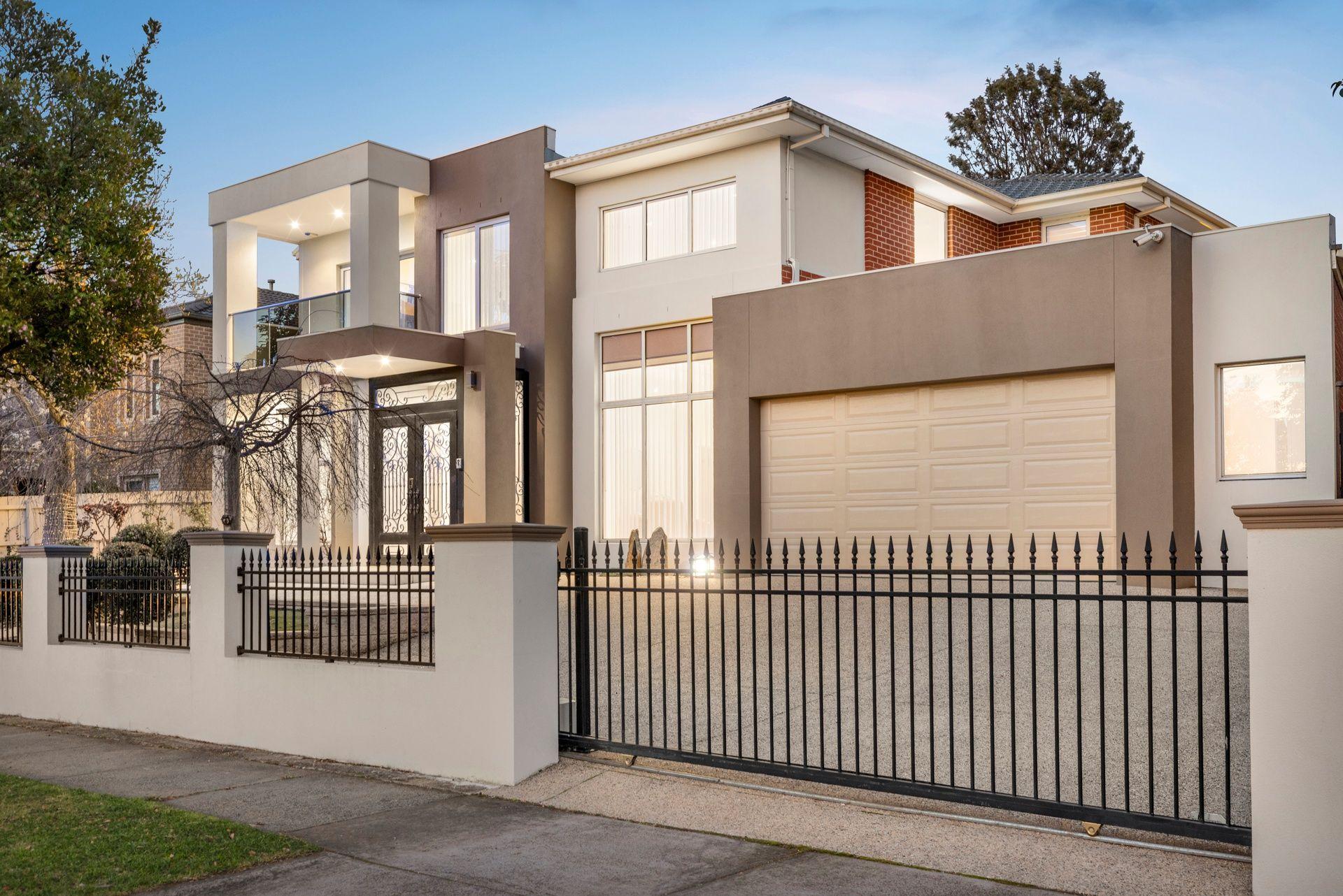 Prop-GPT: House: VIC Glen Waverley, VIC 3150 Home For Sale