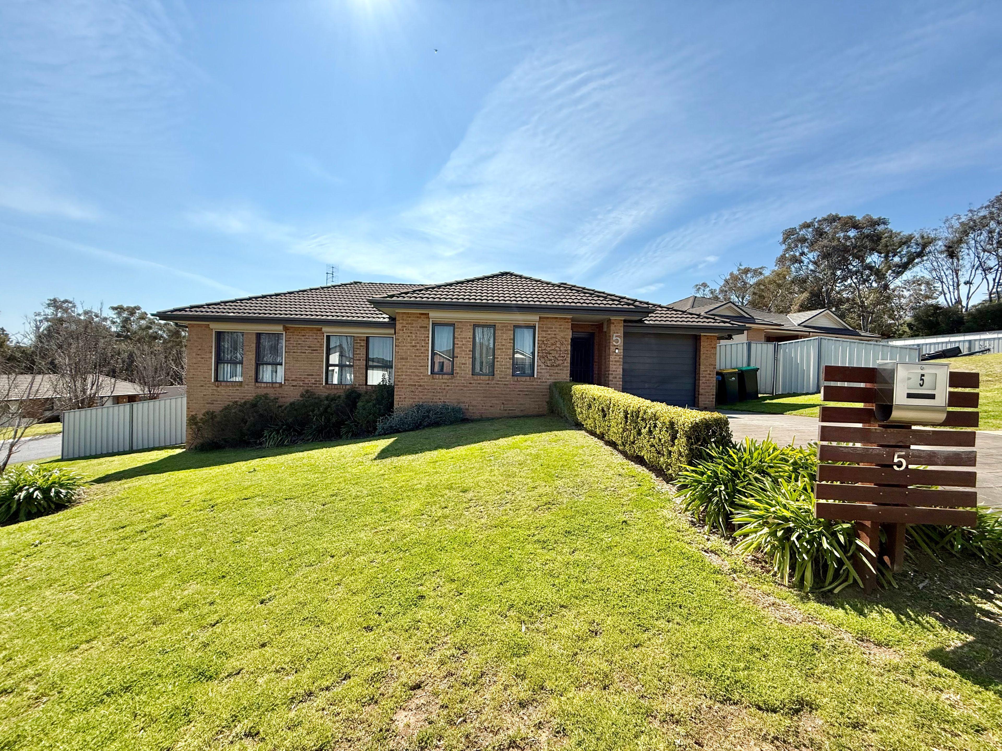 Prop-GPT: House: NSW Young, NSW 2594 Home For Sale
