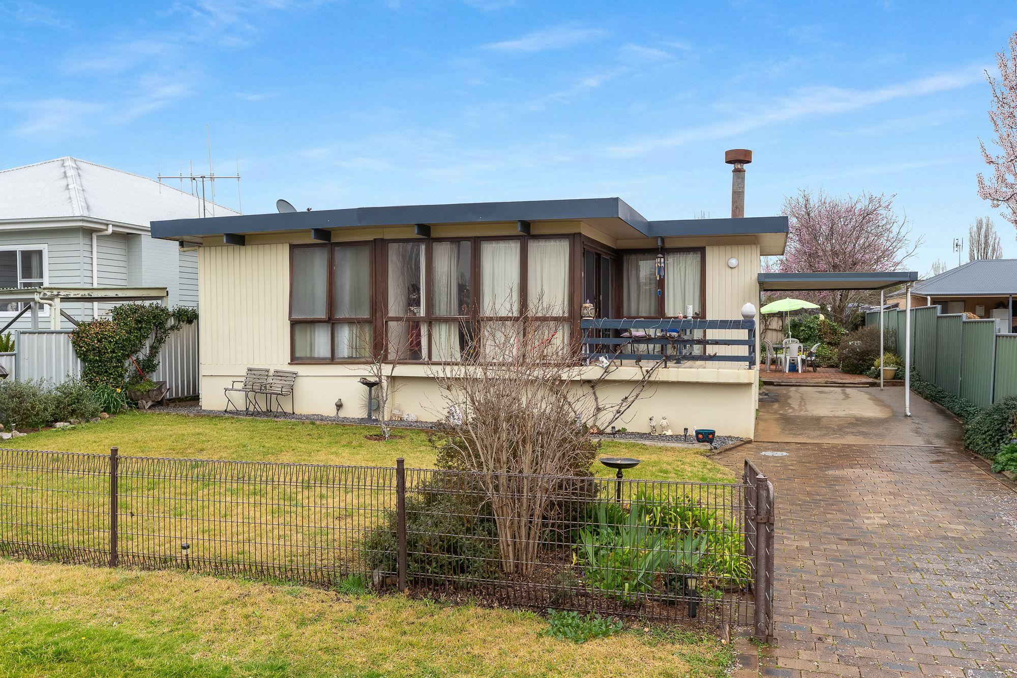 Prop-GPT: House: NSW Molong, NSW 2866 Home For Sale