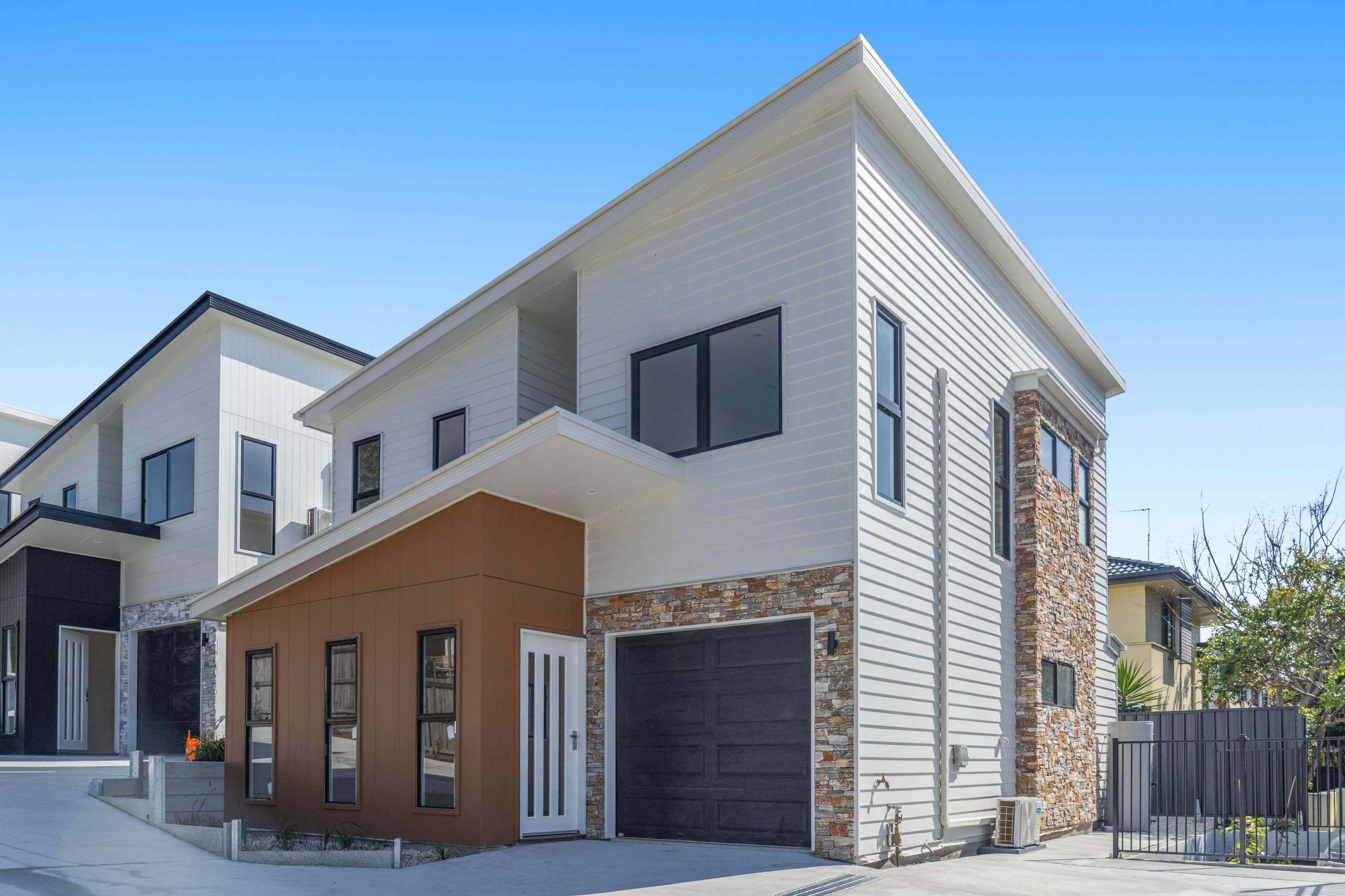Prop-GPT: Townhouse: QLD Nerang, QLD 4211 Home For Sale