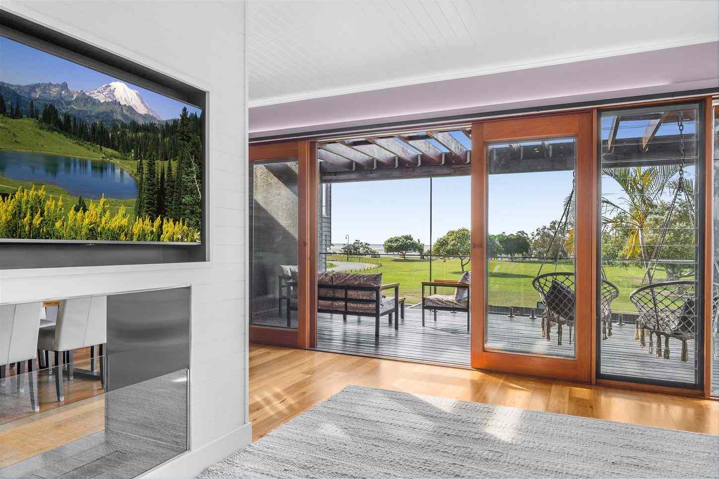 Prop-GPT: House: QLD Nudgee Beach, QLD 4014 Queensland 4014
