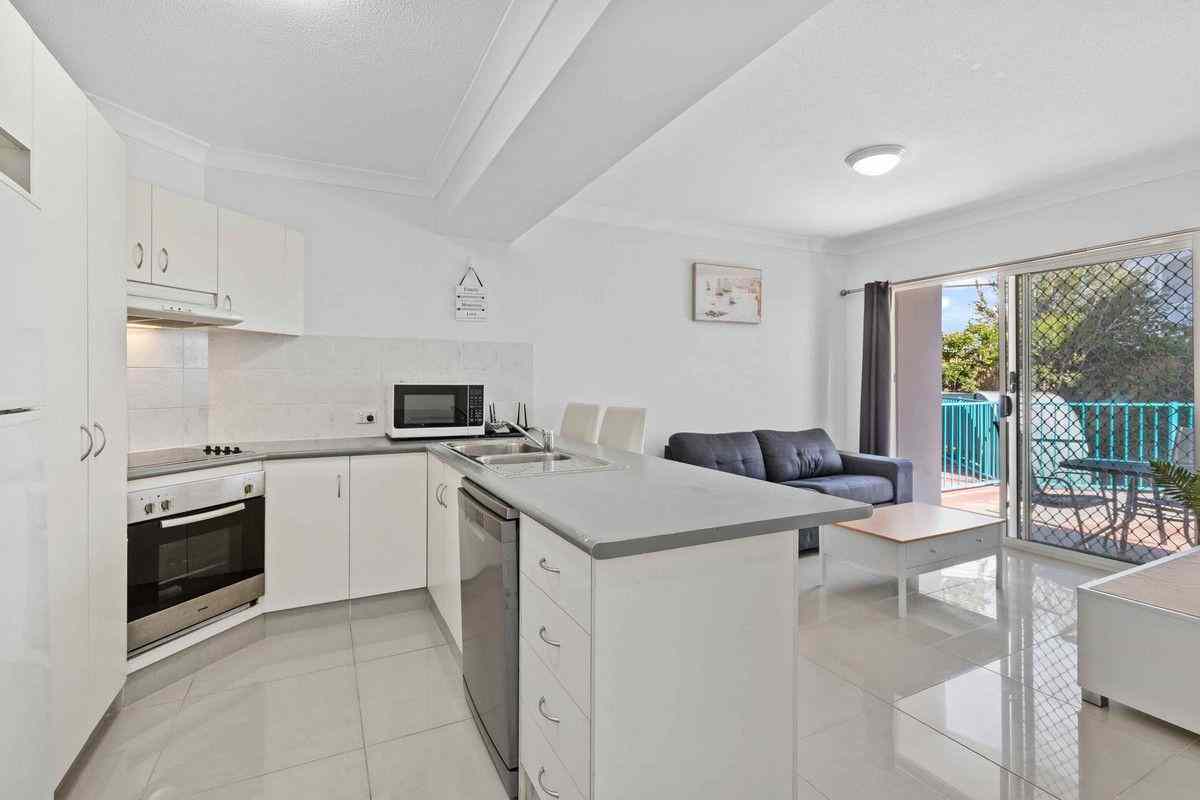 Prop-GPT: Property: QLD Chevron Island, QLD 4217 Queensland 4217