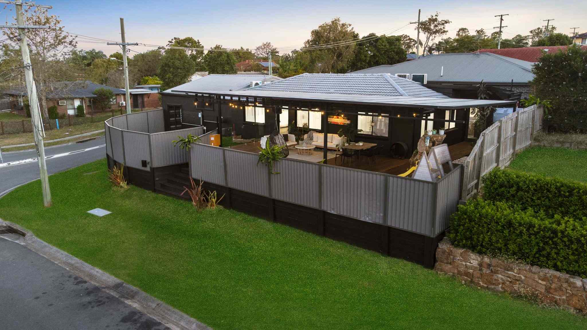 Prop-GPT: House: QLD Hillcrest, QLD 4118 Home For Sale