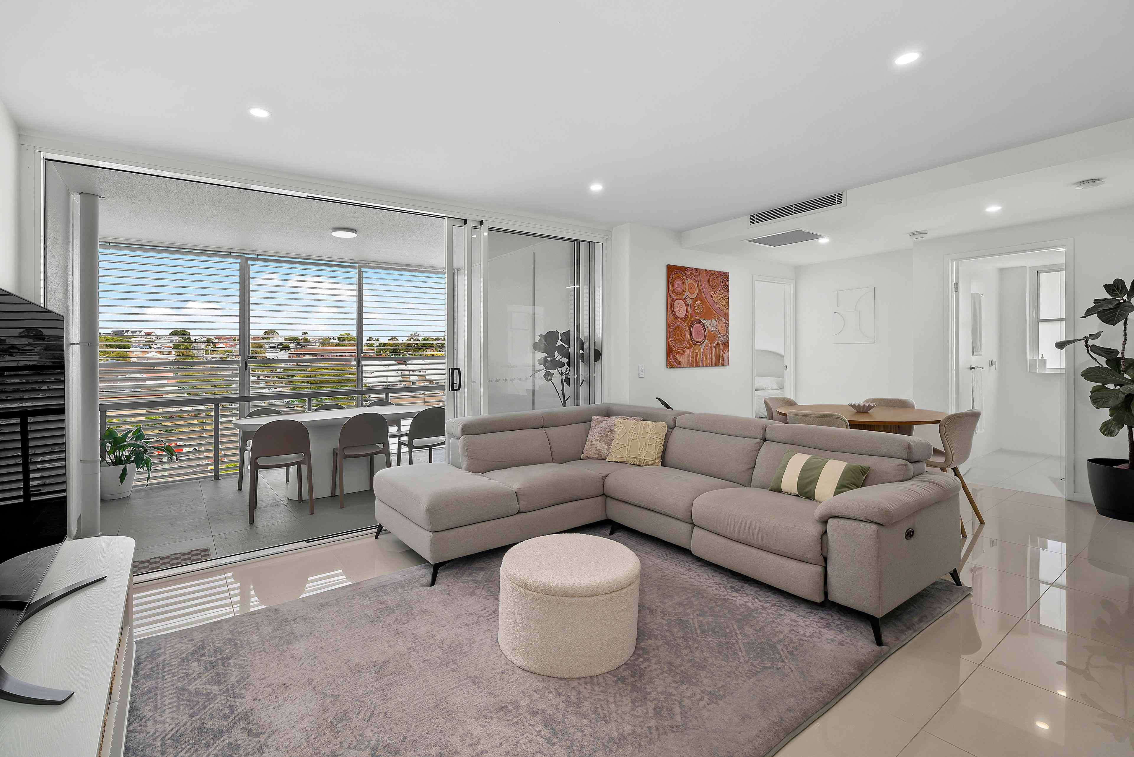 Prop-GPT: Apartment: QLD Coorparoo, QLD 4151 Home For Sale