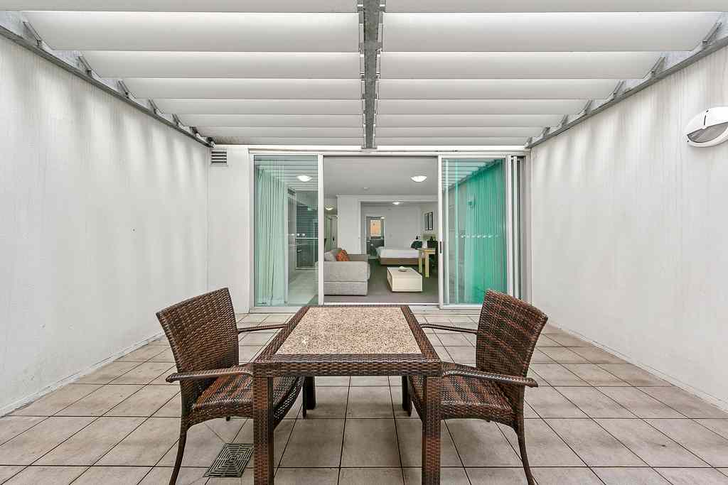 Prop-GPT: Apartment: QLD Brisbane City, QLD 4000 Ultra-Rare Courtyard Apartment in Sought-After Casino Towers!
