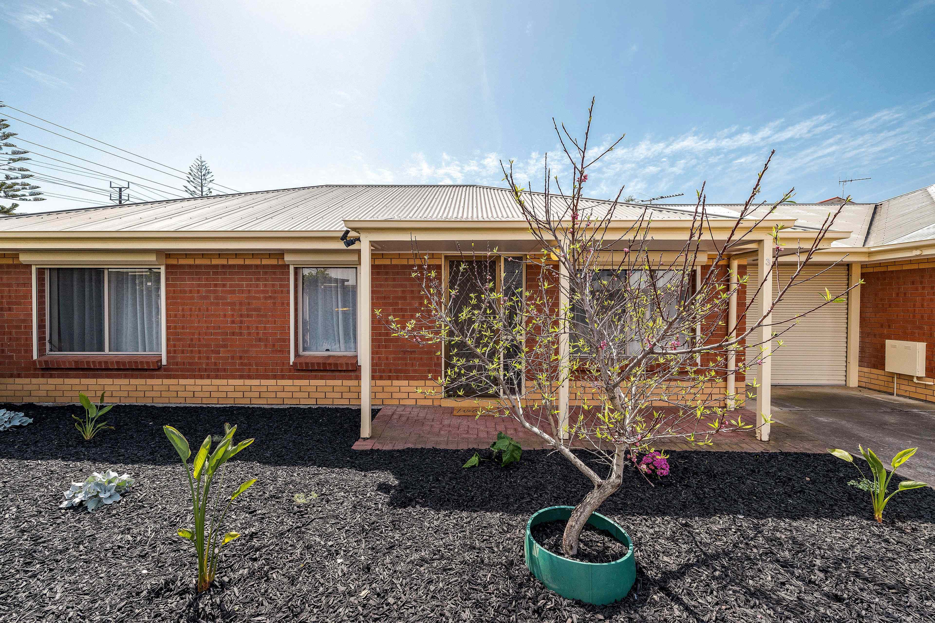 Prop-GPT: Unit: SA Largs North, SA 5016 Hidden Gem, Modern Homette Minutes From The Beach!