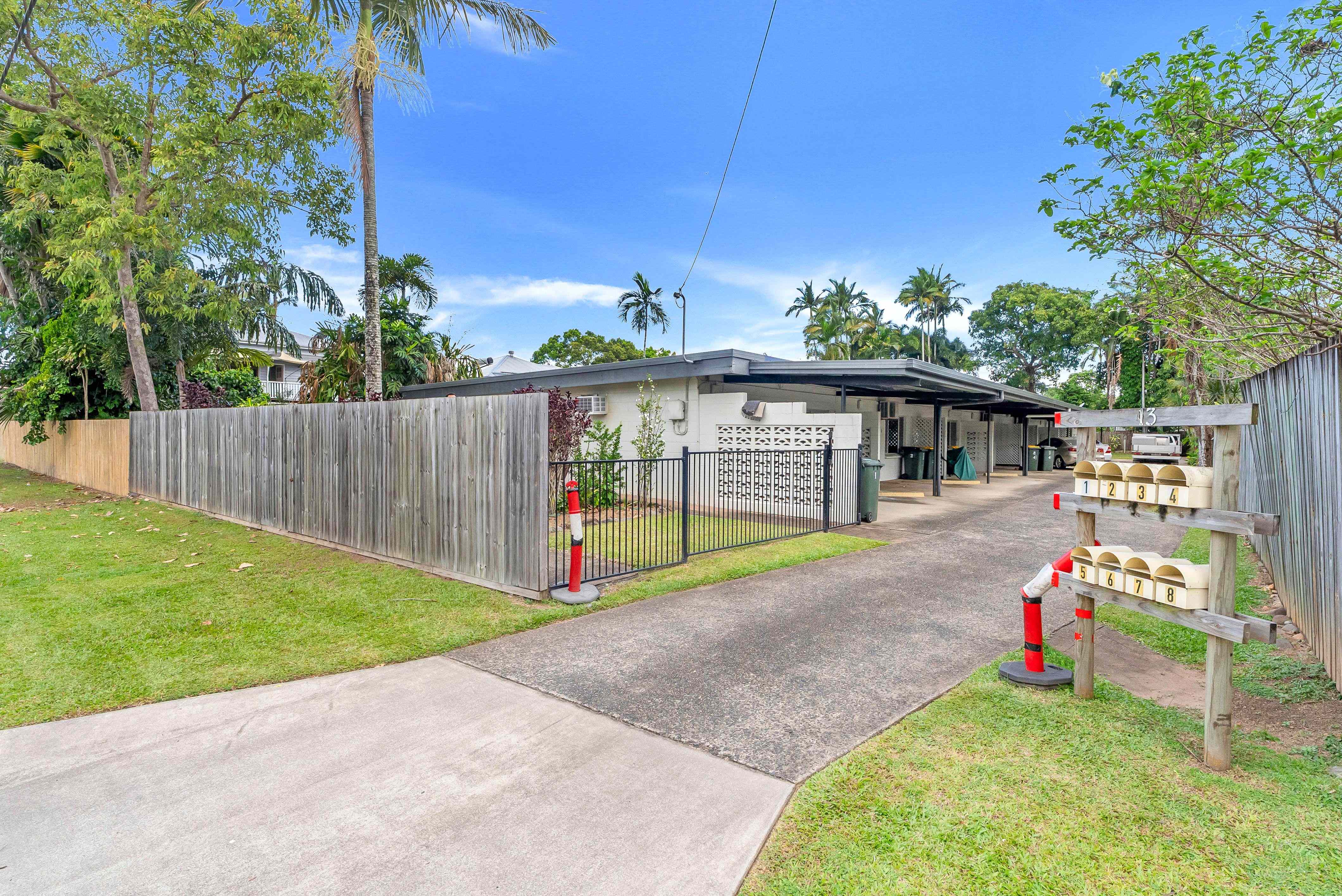 Prop-GPT: Unit: QLD Parramatta Park, QLD 4870 Two-Bedroom Unit, City-Fringe Location! Cheap & Cheerful!