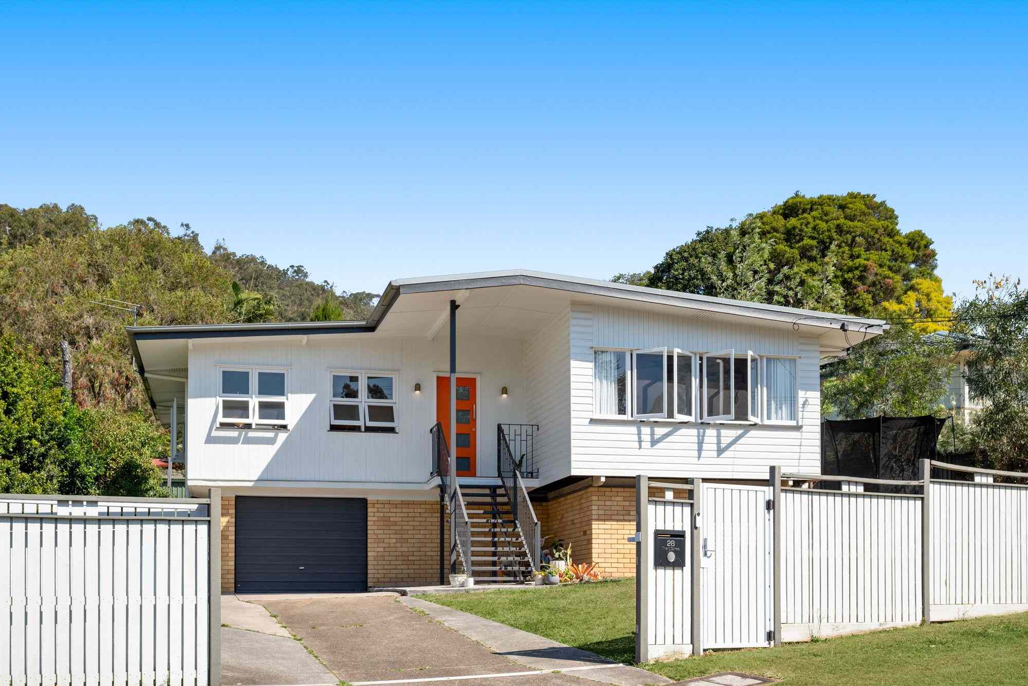 Prop-GPT: House: QLD Upper Mount Gravatt, QLD 4122 Stylishly Renovated Family Home in Prime Location
