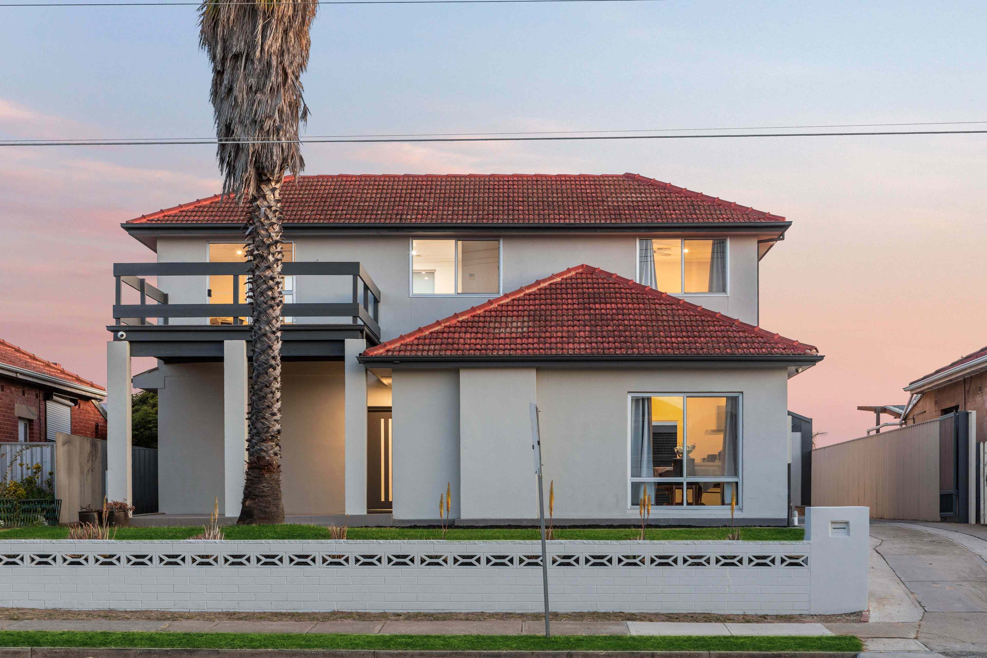 Prop-GPT: House: SA Henley Beach, SA 5022 Broad & Rewarding Potential for the Trade or Investment-Minded