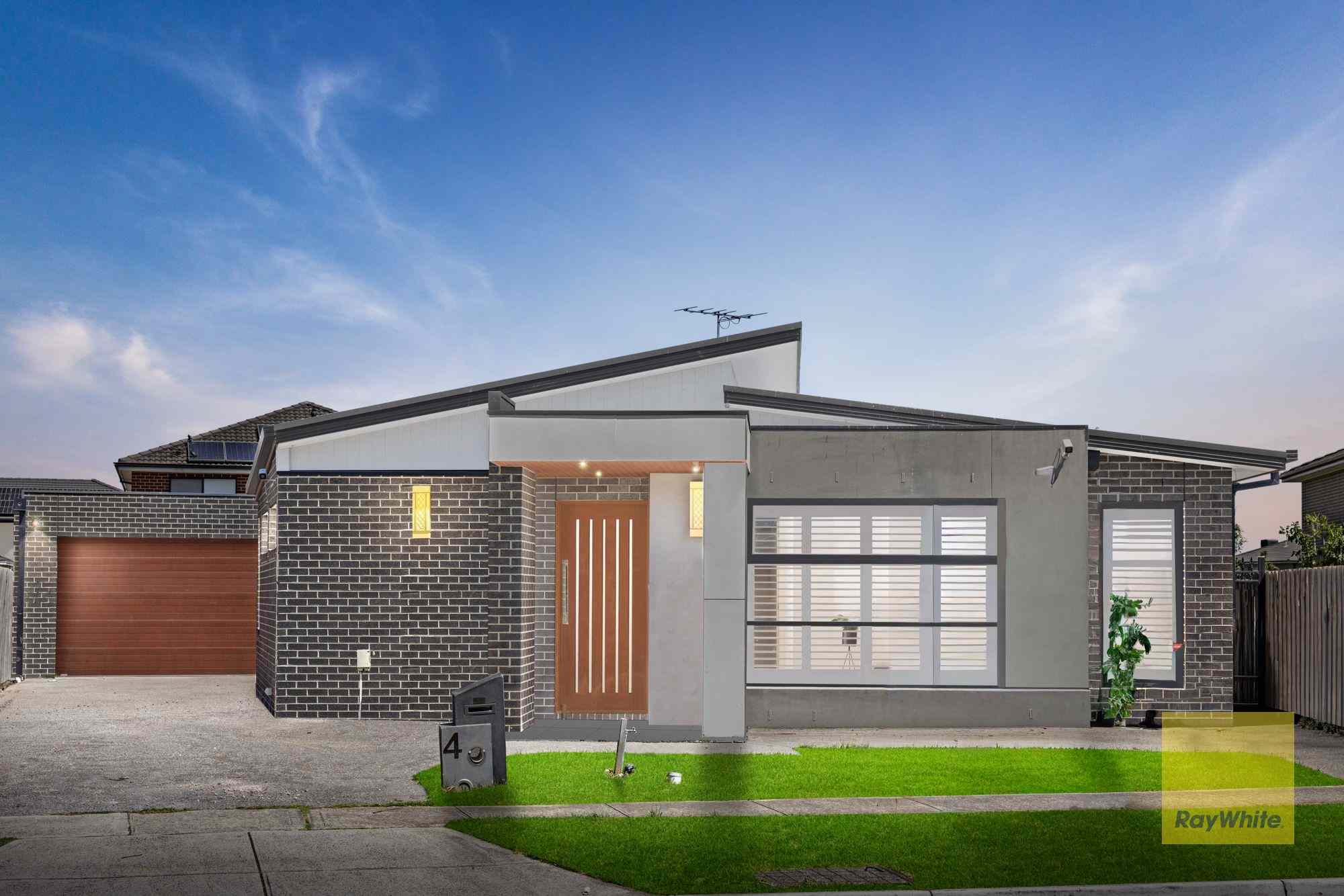 Prop-GPT: House: VIC Point Cook, VIC 3030 