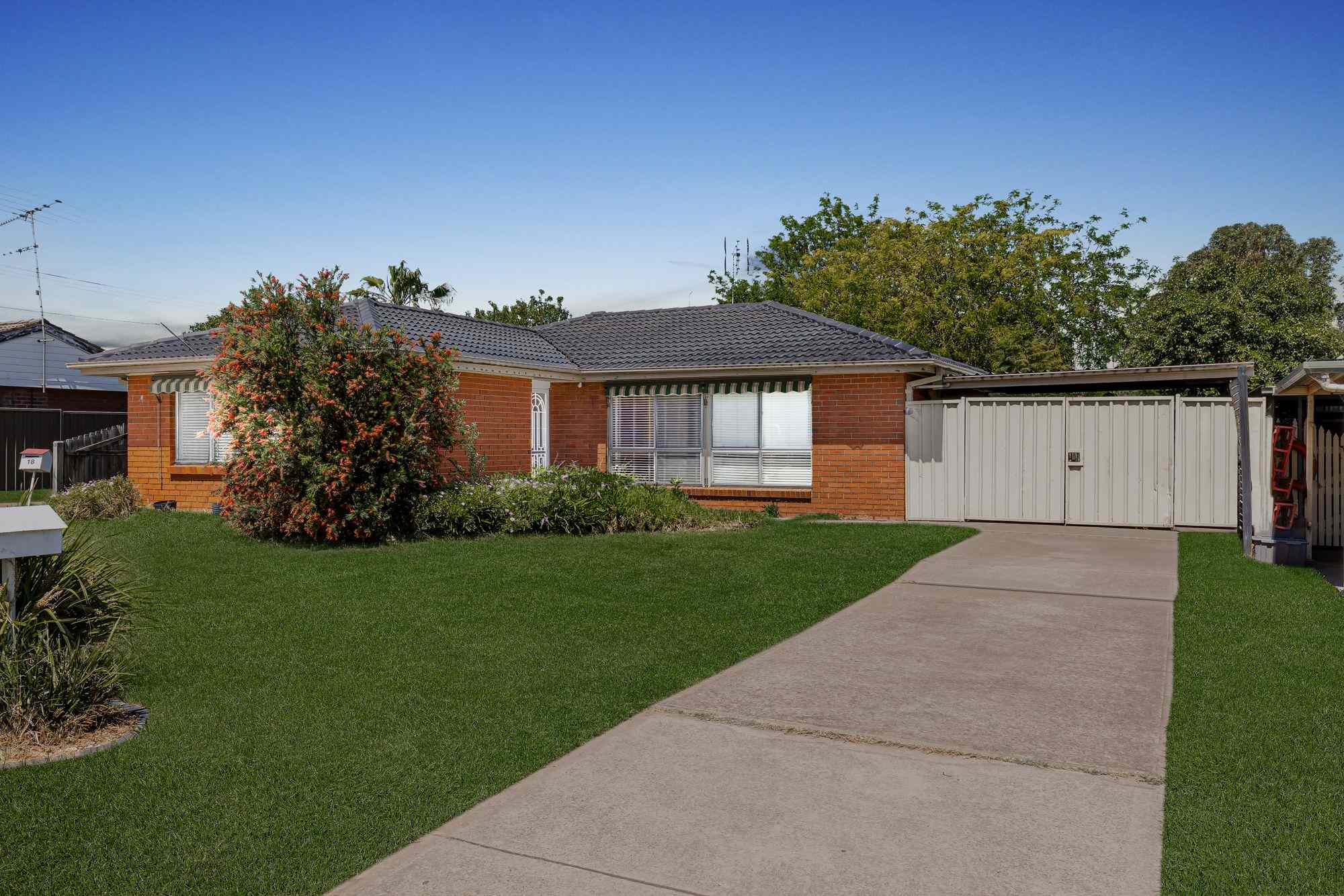 Prop-GPT: House: NSW North St Marys, NSW 2760 Brick Home | North Facing