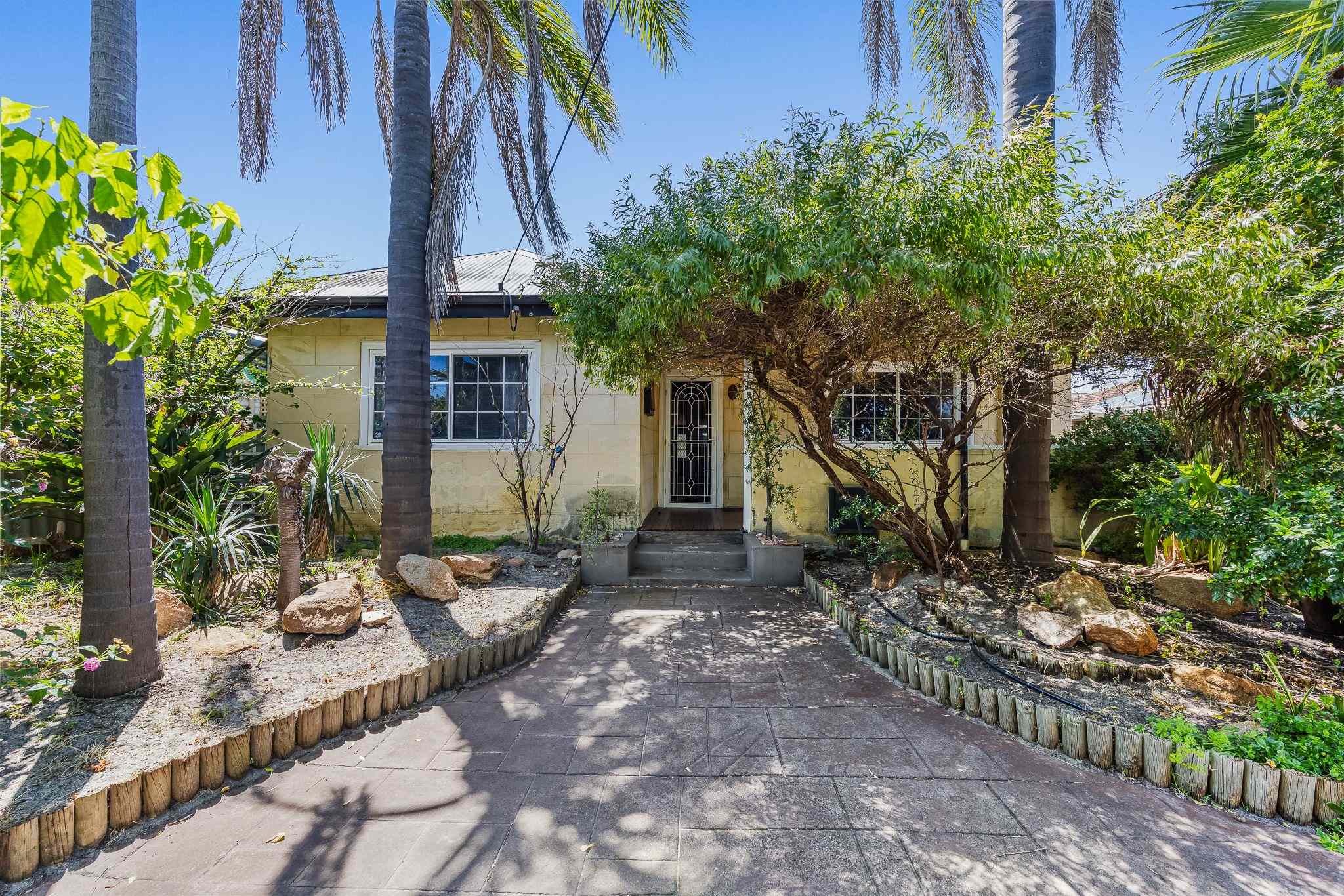 Prop-GPT: House: WA Redcliffe, WA 6104 Location... Opportunity... Potential +
