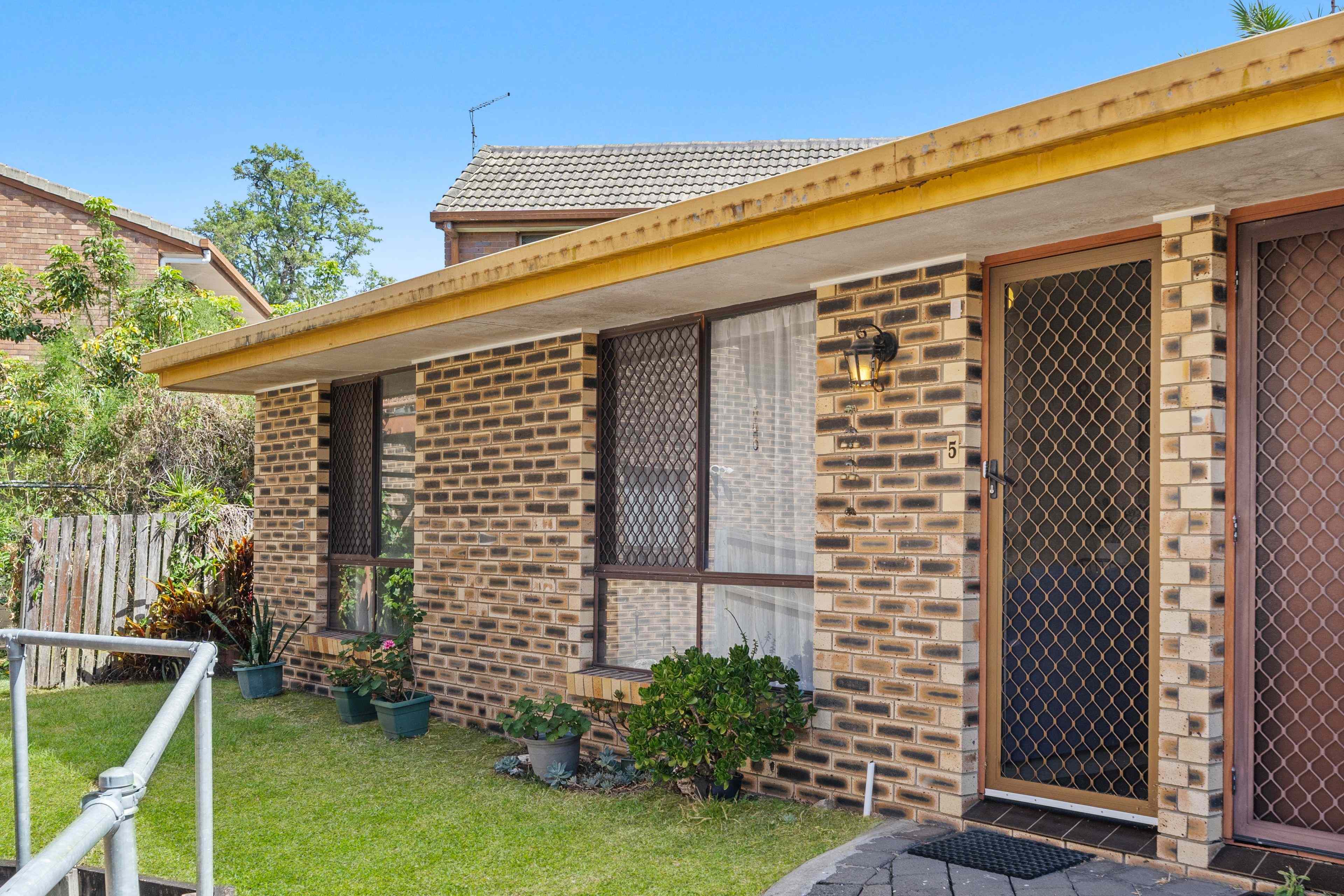 Prop-GPT: Unit: QLD Beenleigh, QLD 4207 Paul Penklis Presents: Prime Investment Opportunity in a Central Beenleigh Complex!