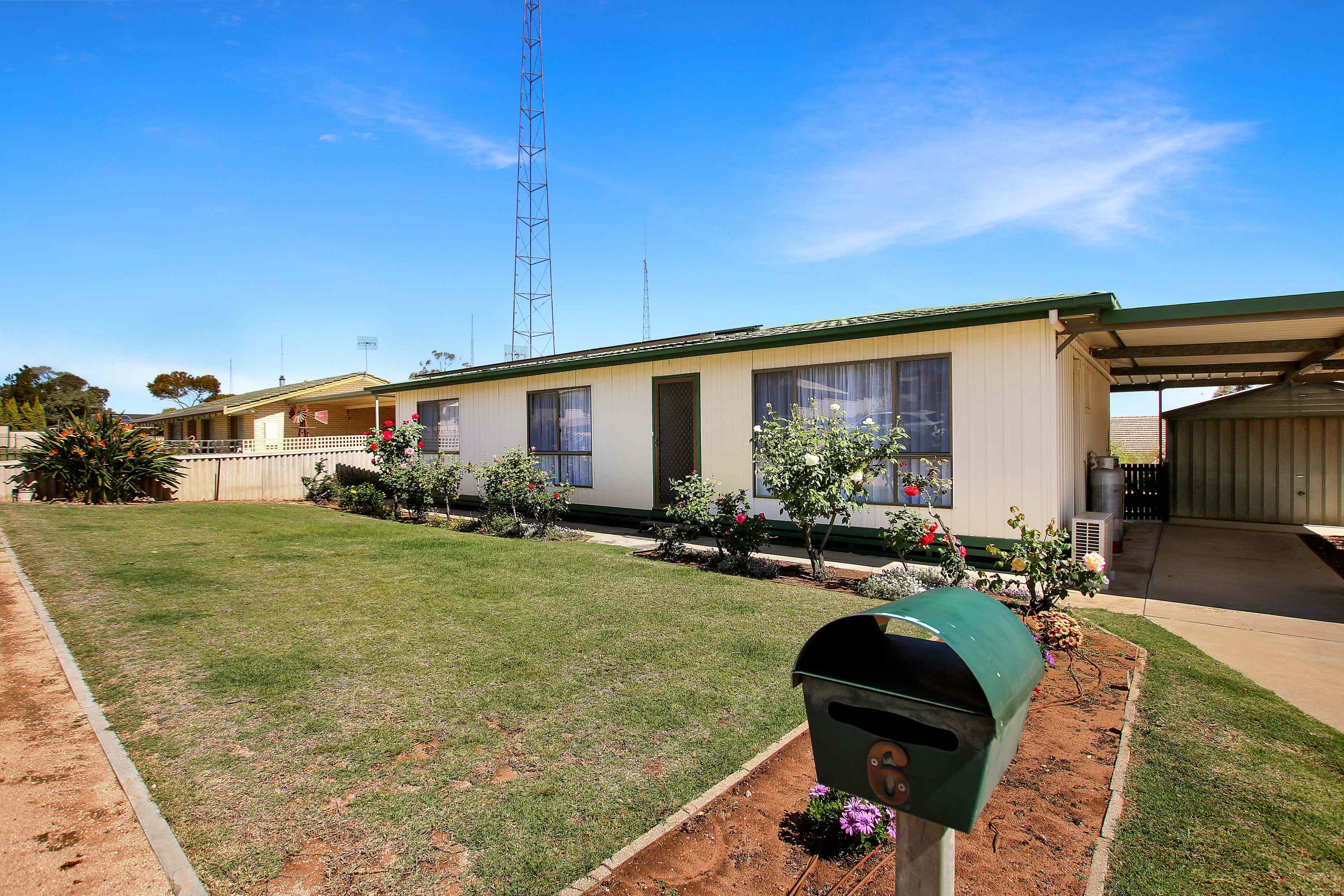 Prop-GPT: House: SA Waikerie, SA 5330 Comfortable, Clean & Convenient!