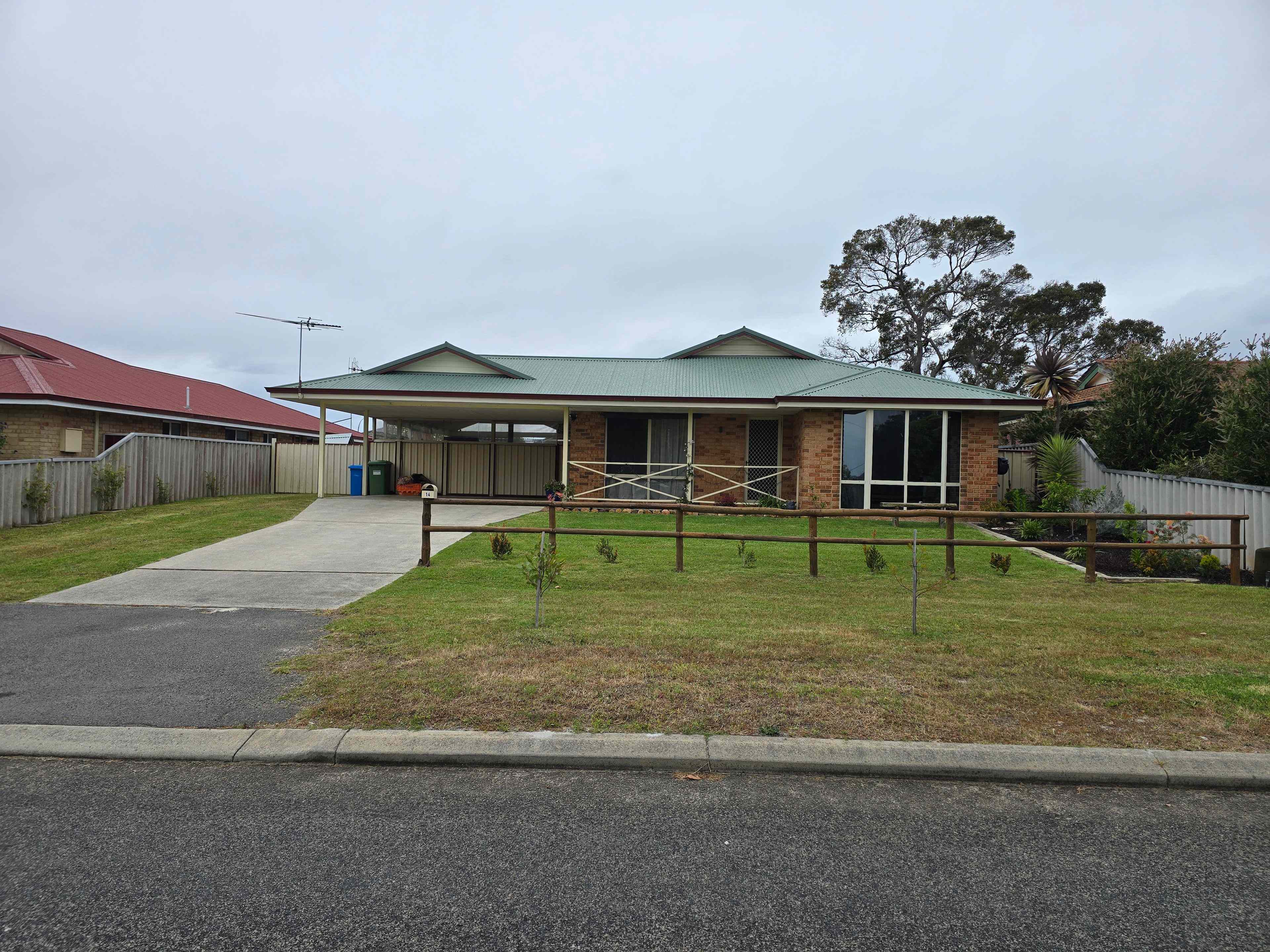 Prop-GPT: House: WA Mount Barker, WA 6324 WELL-PRESENTED FAMILY HOME