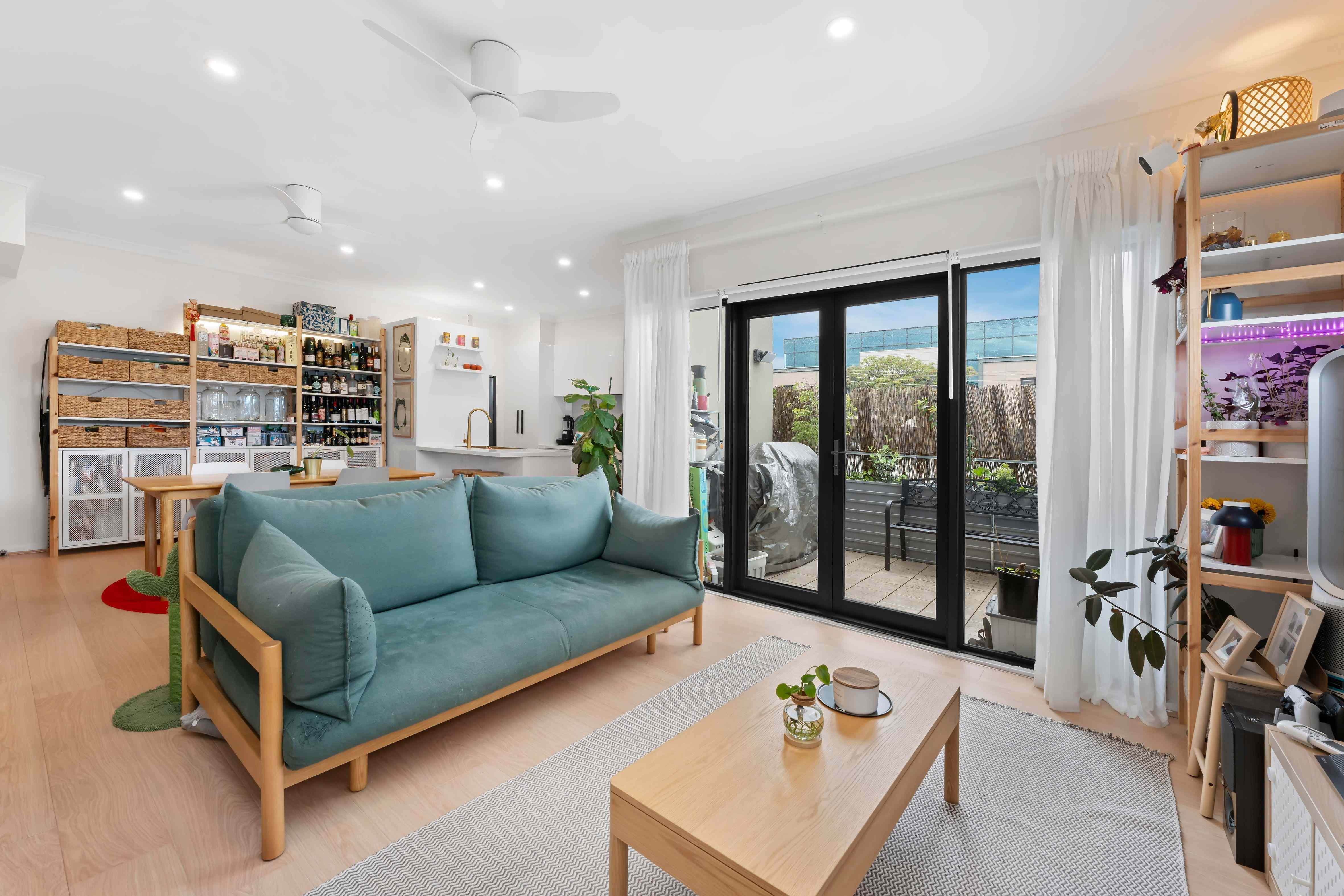 Prop-GPT: Apartment: VIC Clayton, VIC 3168 Central Location. Stylish. Immaculate Condition.