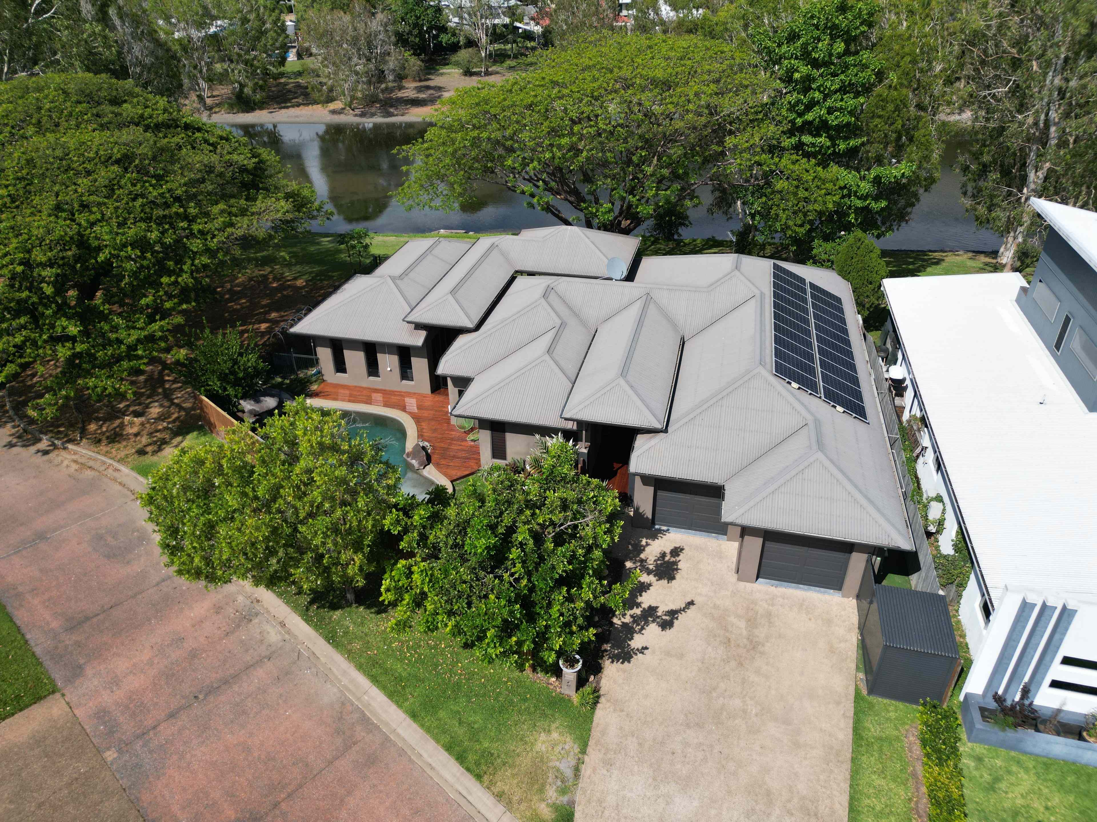 Prop-GPT: House: QLD Idalia, QLD 4811 Luxurious Lakefront Living - Idalia