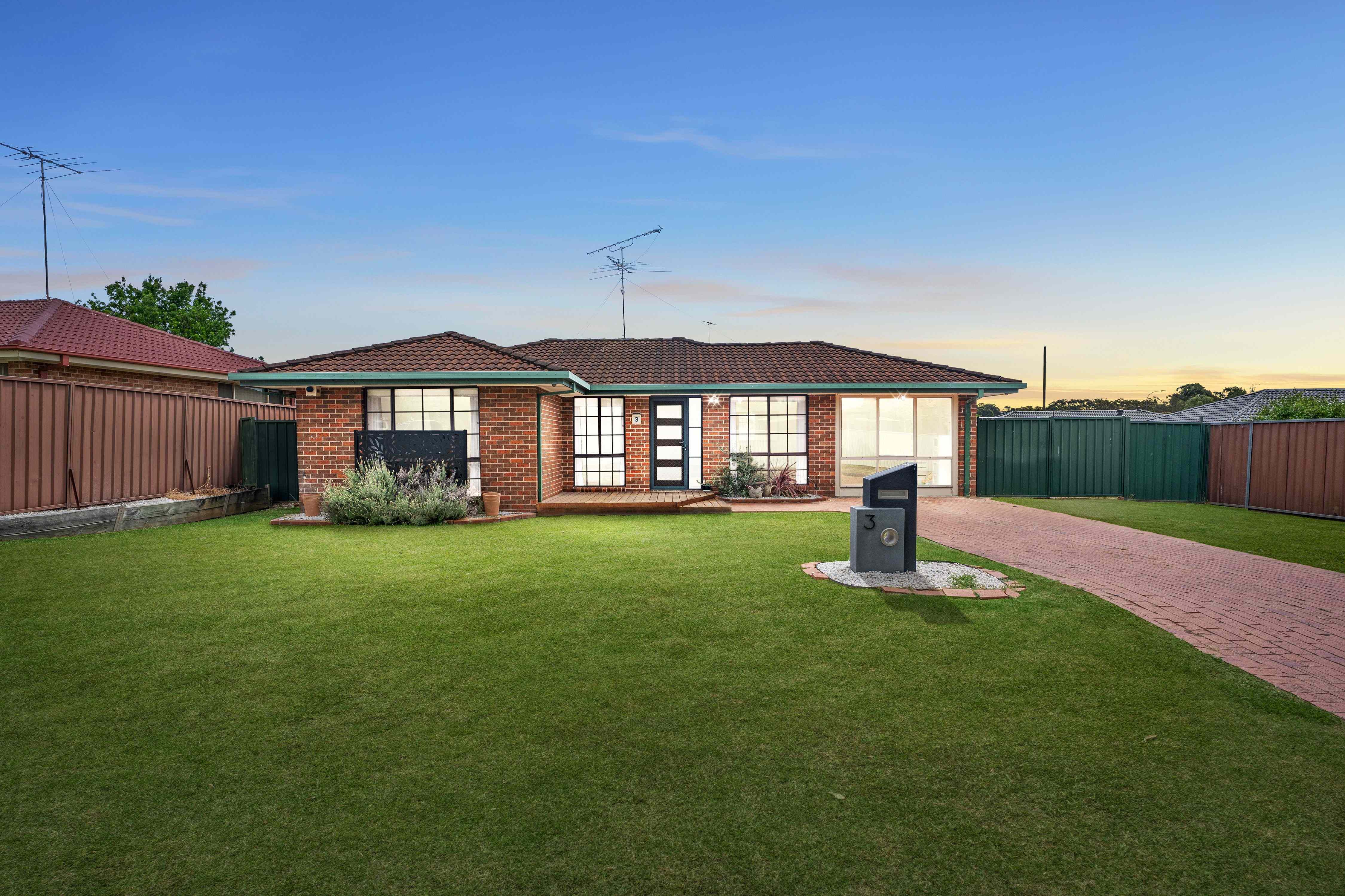 Prop-GPT: House: NSW Claremont Meadows, NSW 2747 Perfect Family Home with Plenty of Space!
