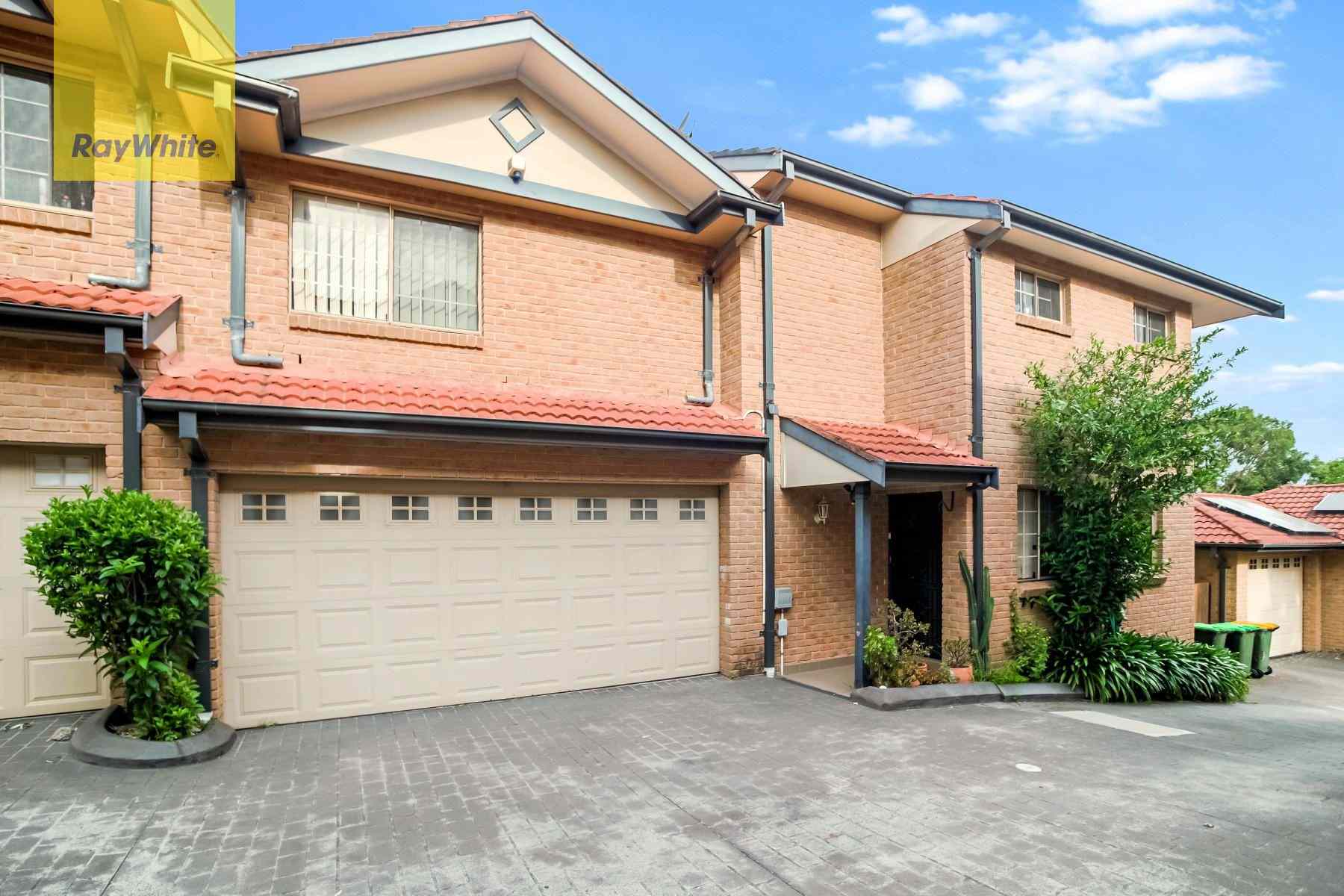 Prop-GPT: Townhouse: NSW Earlwood, NSW 2206 Beautiful 3-Bedroom Townhouse with Courtyard