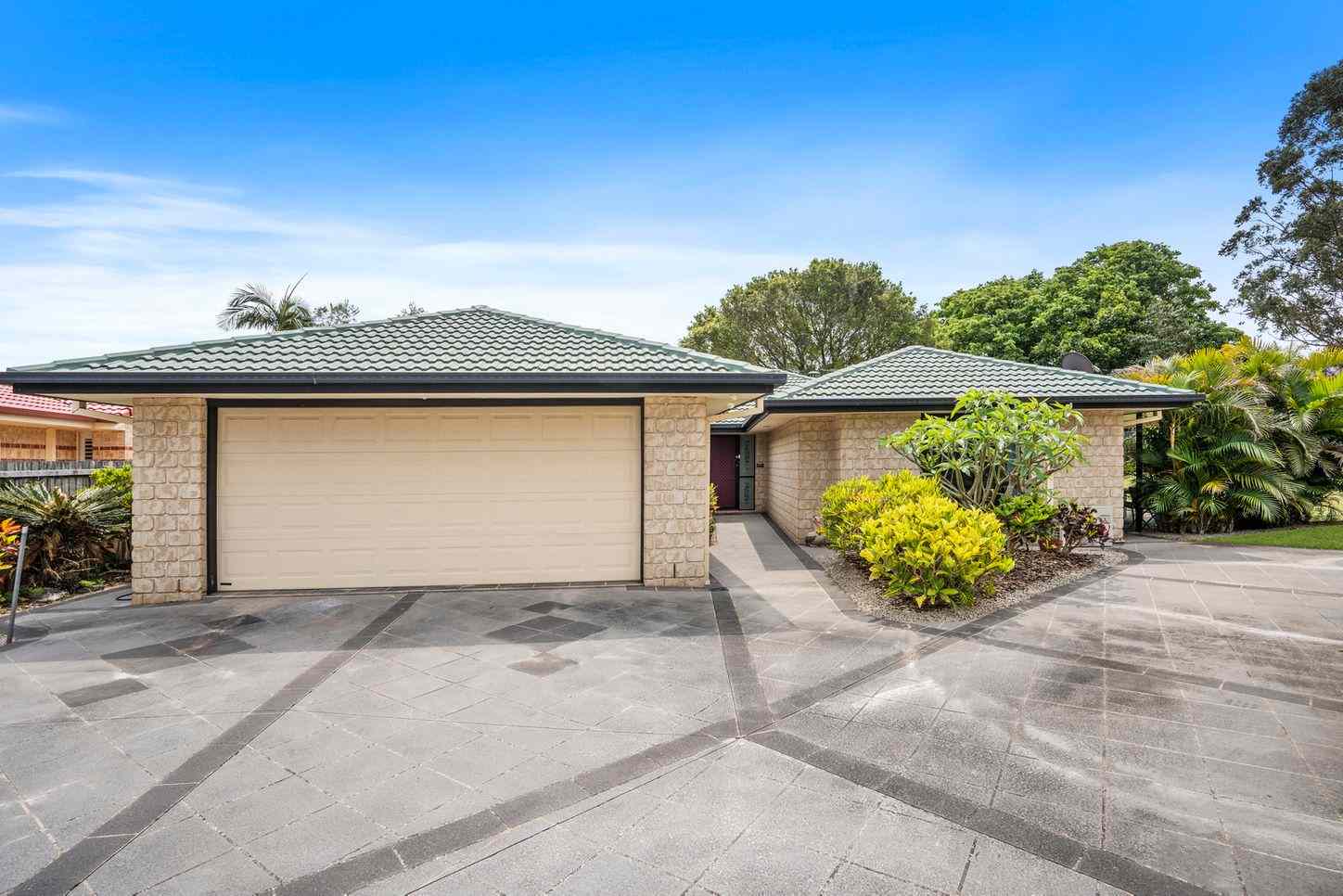 Prop-GPT: House: QLD Birkdale, QLD 4159 6 Allerton Place, BIRKDALE, QLD 4159 - House for Sale - harcourts.net