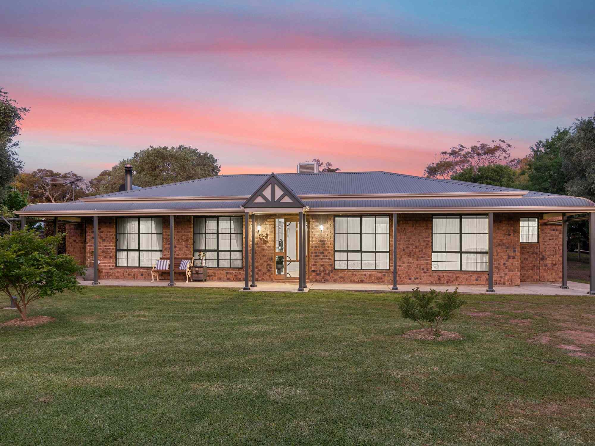 Prop-GPT: House: SA Tatachilla, SA 5171 Embrace the ultimate Tatachilla lifestyle