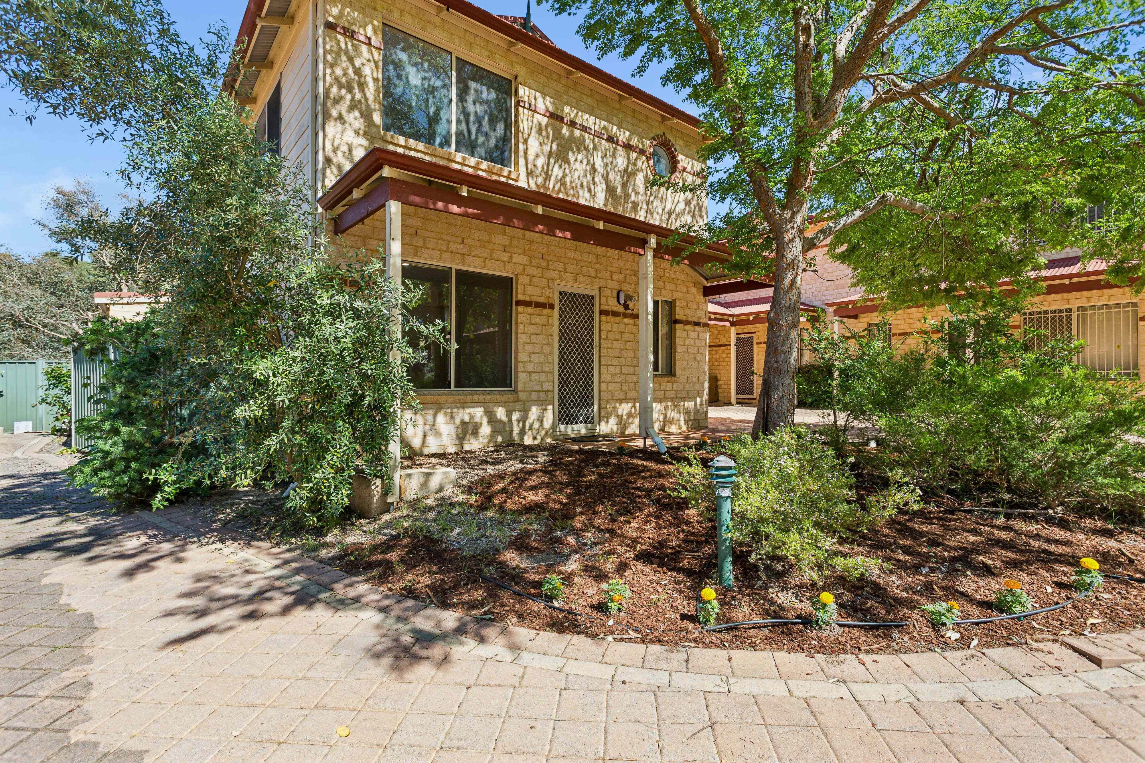 Prop-GPT: Townhouse: WA Woodbridge, WA 6056 Low Maintenance and Low Strata Fees!