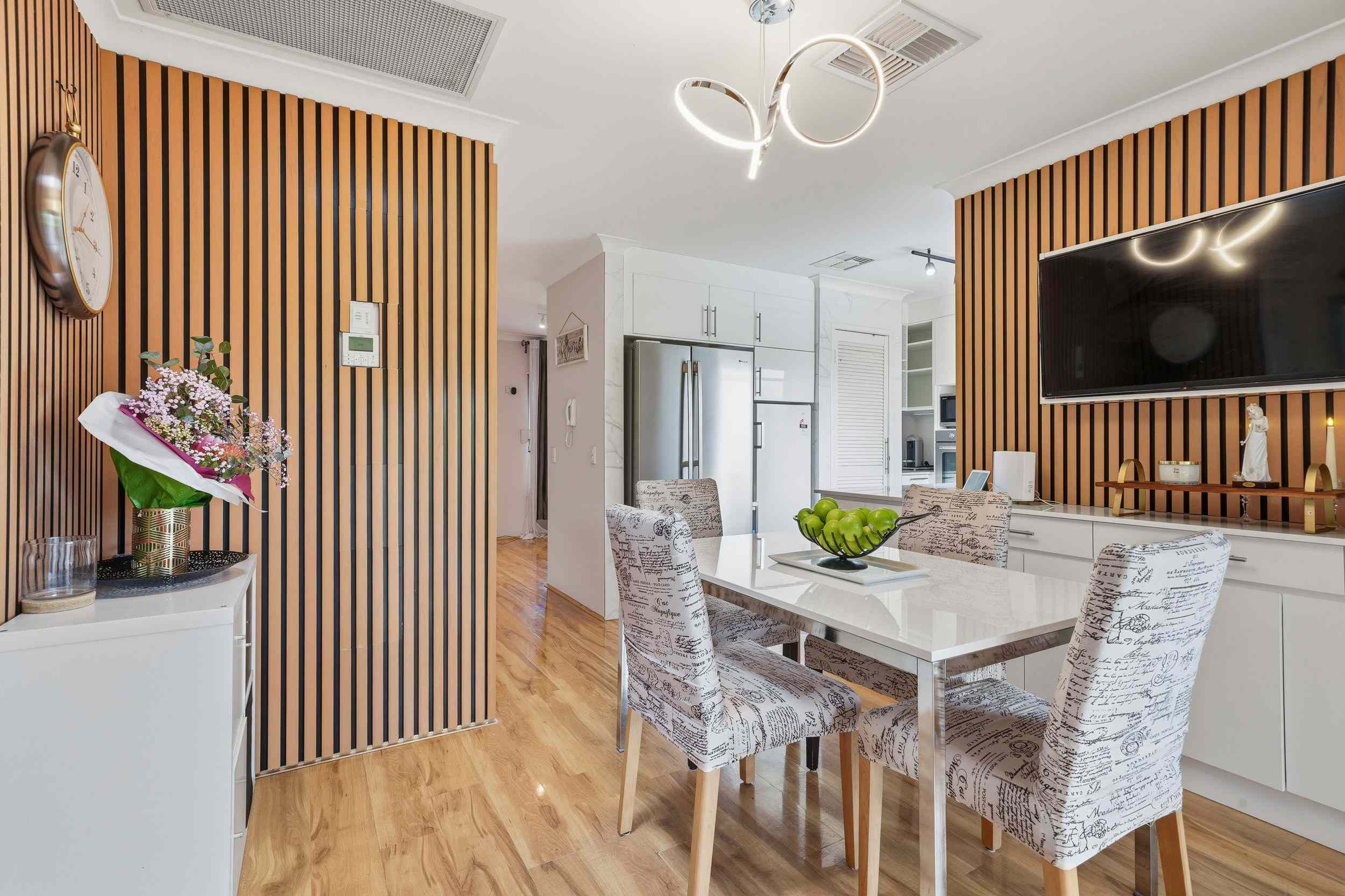 Prop-GPT: House: WA Sorrento, WA 6020 FULLY RENOVATED UNIT WILL SURELY CATCH YOUR EYE