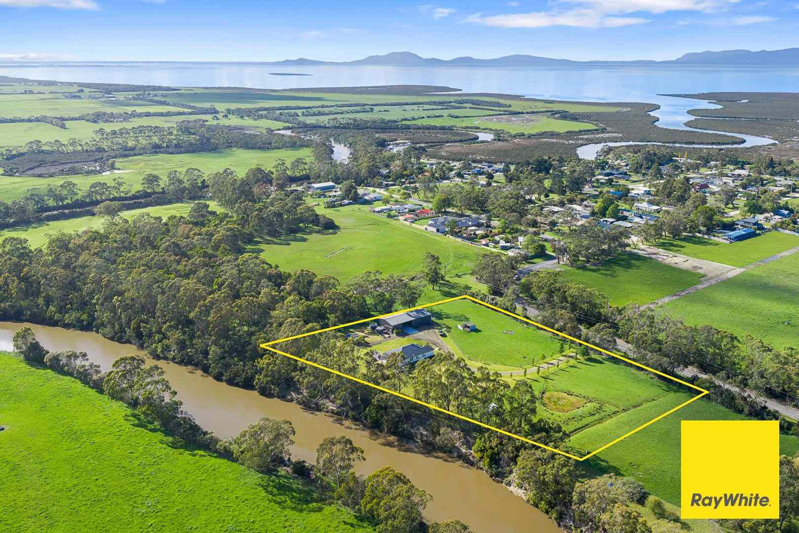 Prop-GPT: House: VIC Port Franklin, VIC 3964 Unique riverfront lifestyle property, big shed on town edge!