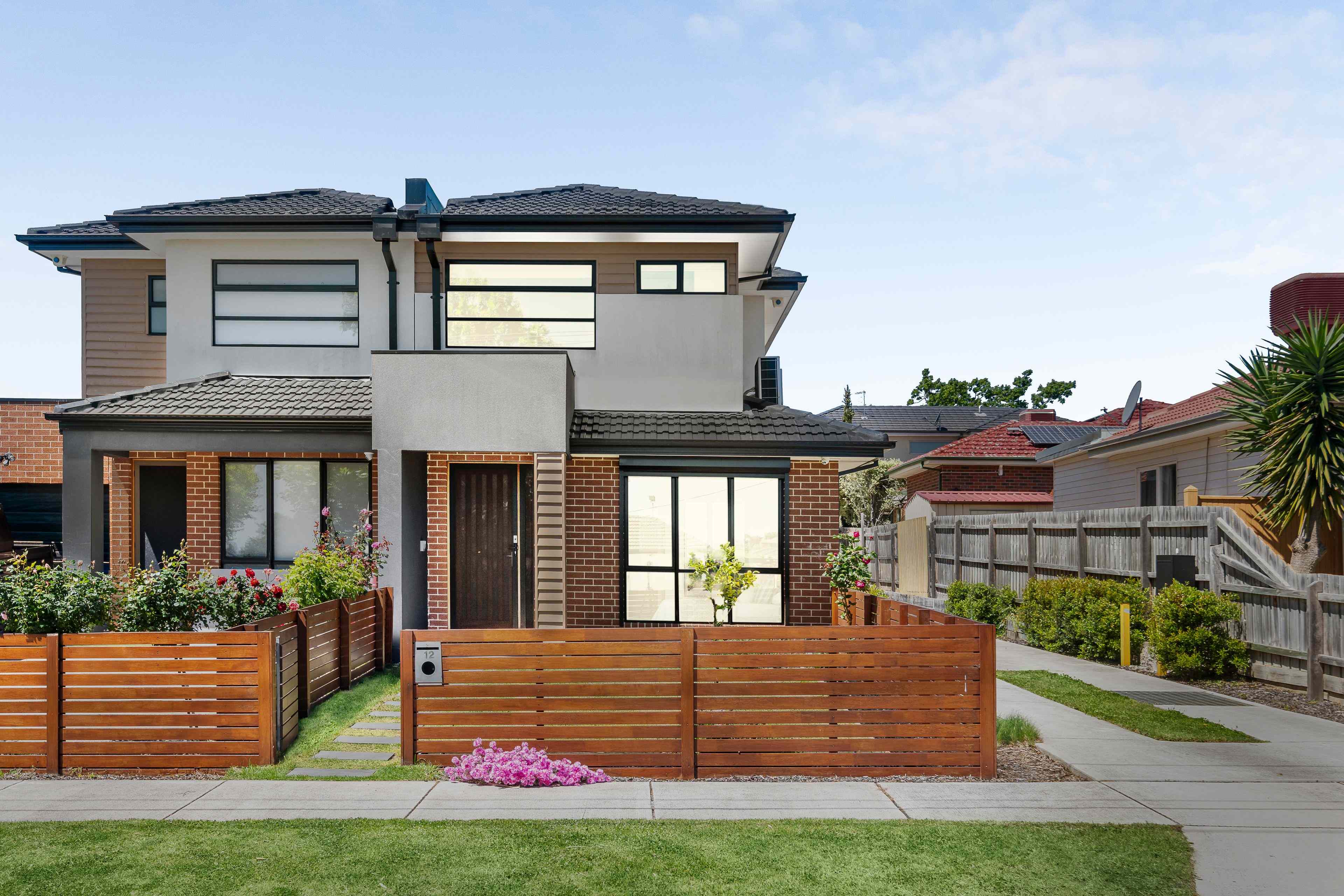 Prop-GPT: Townhouse: VIC Oakleigh East, VIC 3166 Contemporary Ease in a Prime Oakleigh East Pocket