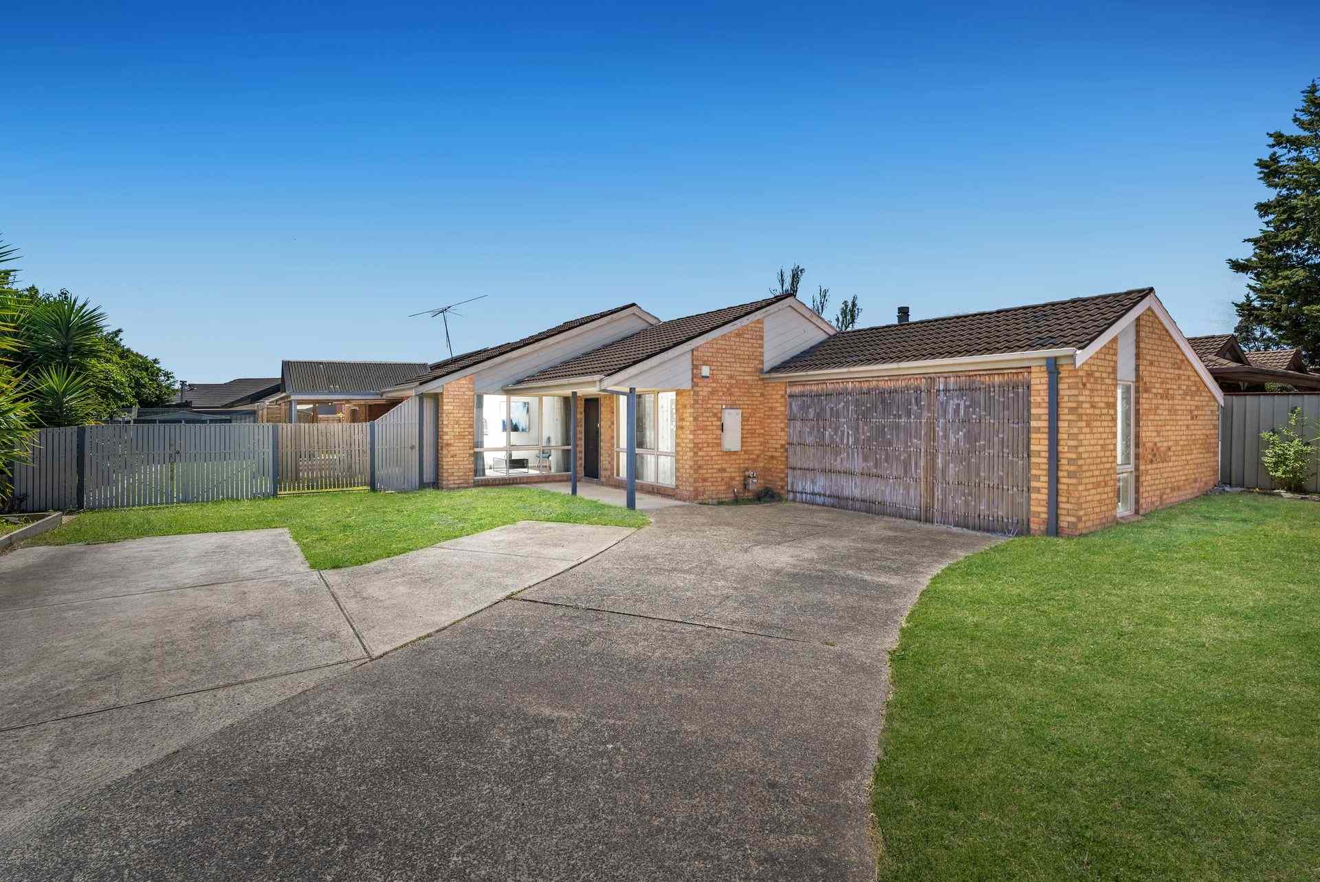 Prop-GPT: House: VIC Cranbourne North, VIC 3977 Spacious Family Living with Endless Flexibility