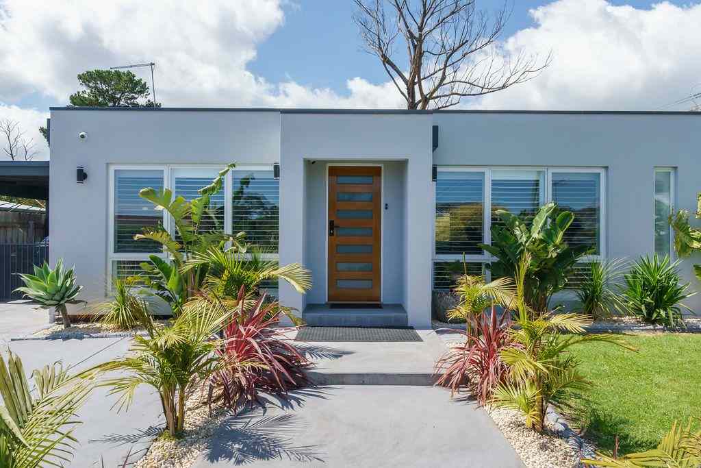 Prop-GPT: House: VIC Rosebud, VIC 3939 Resort-Style Living With Pool & guest apartment and Extensive Upgrades