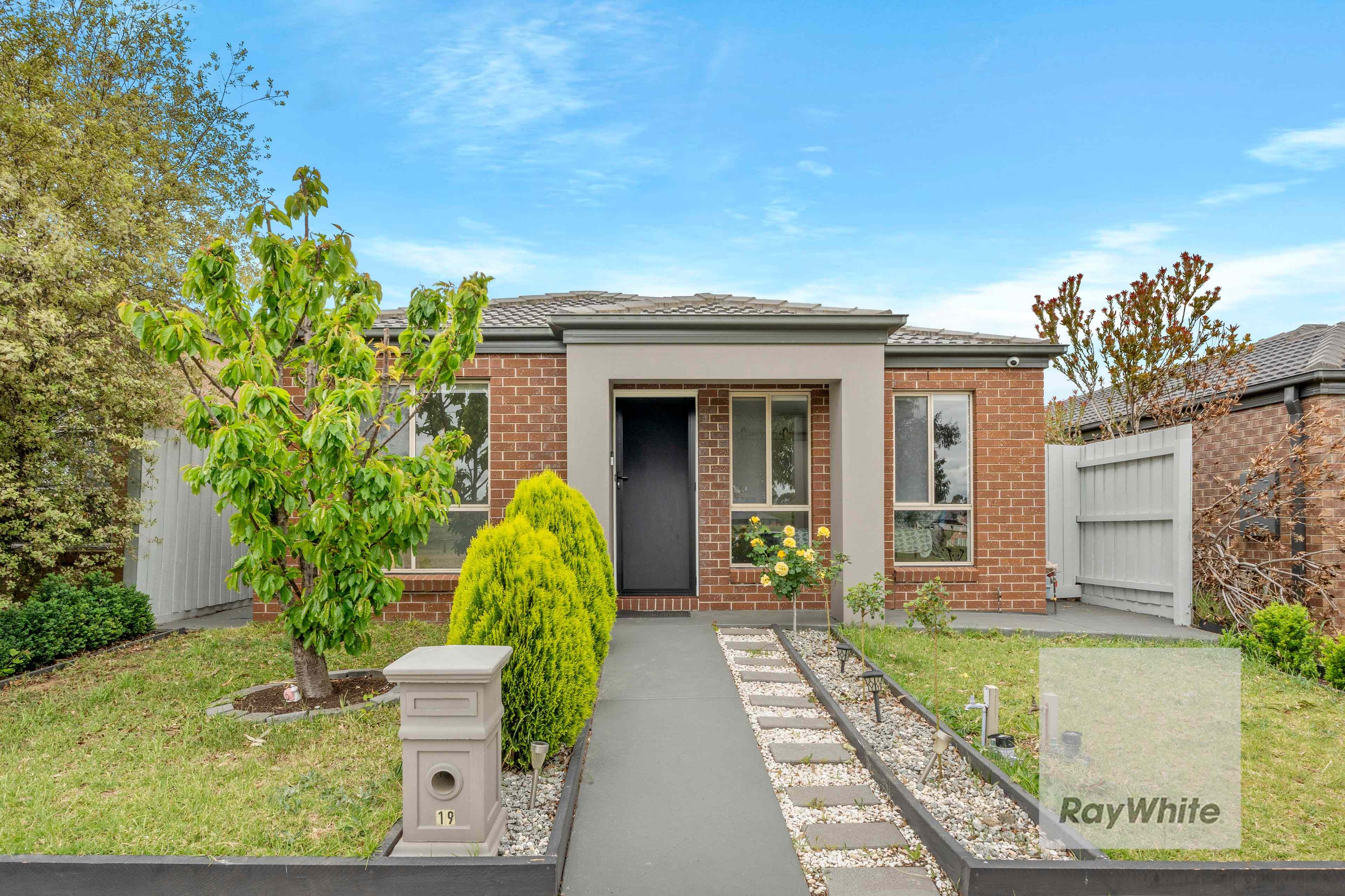 Prop-GPT: House: VIC Epping, VIC 3076 THE PERFECT STARTER