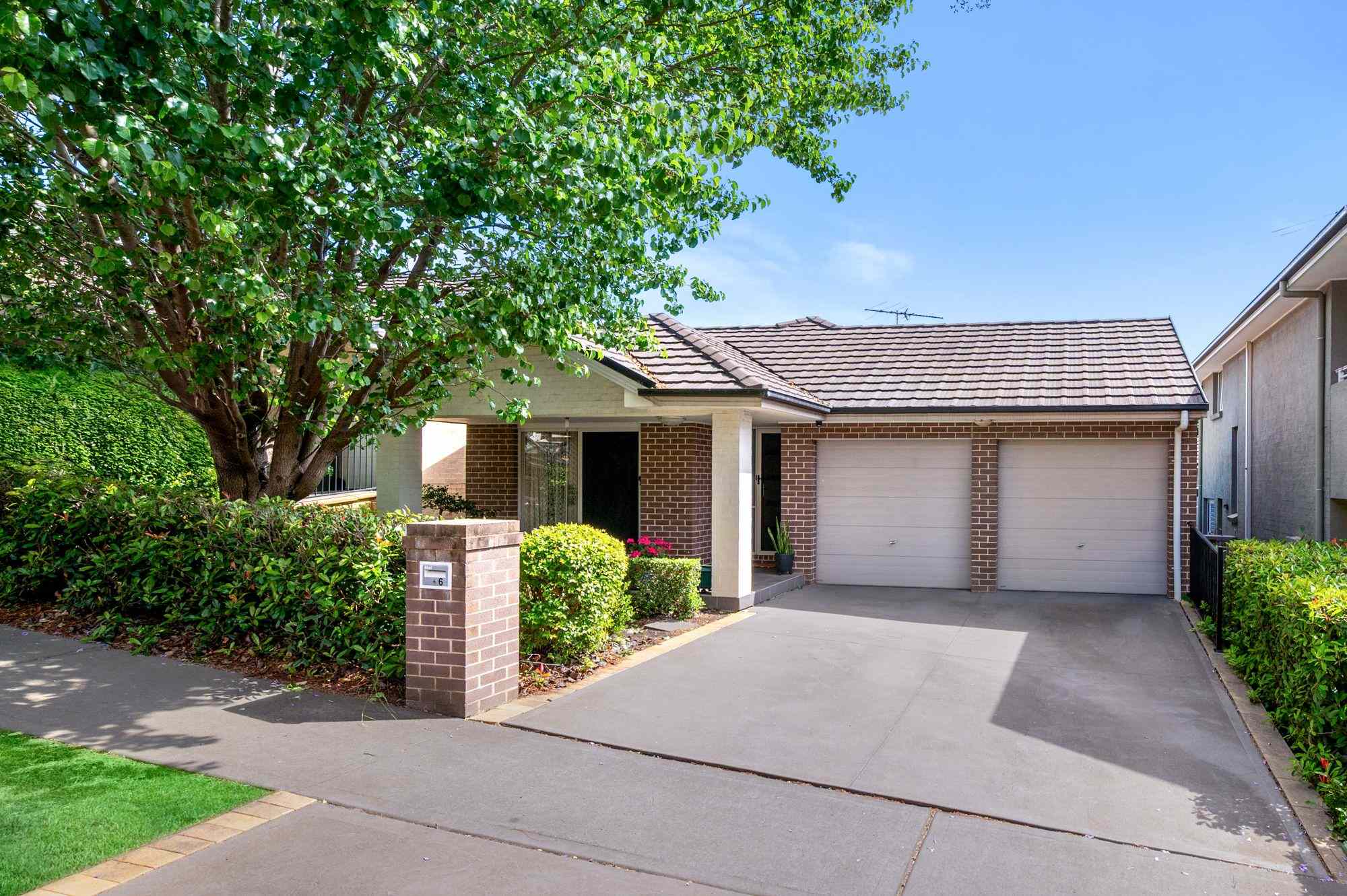 Prop-GPT: House: NSW Campbelltown, NSW 2560 Effortless Living in the Heart of Park Central